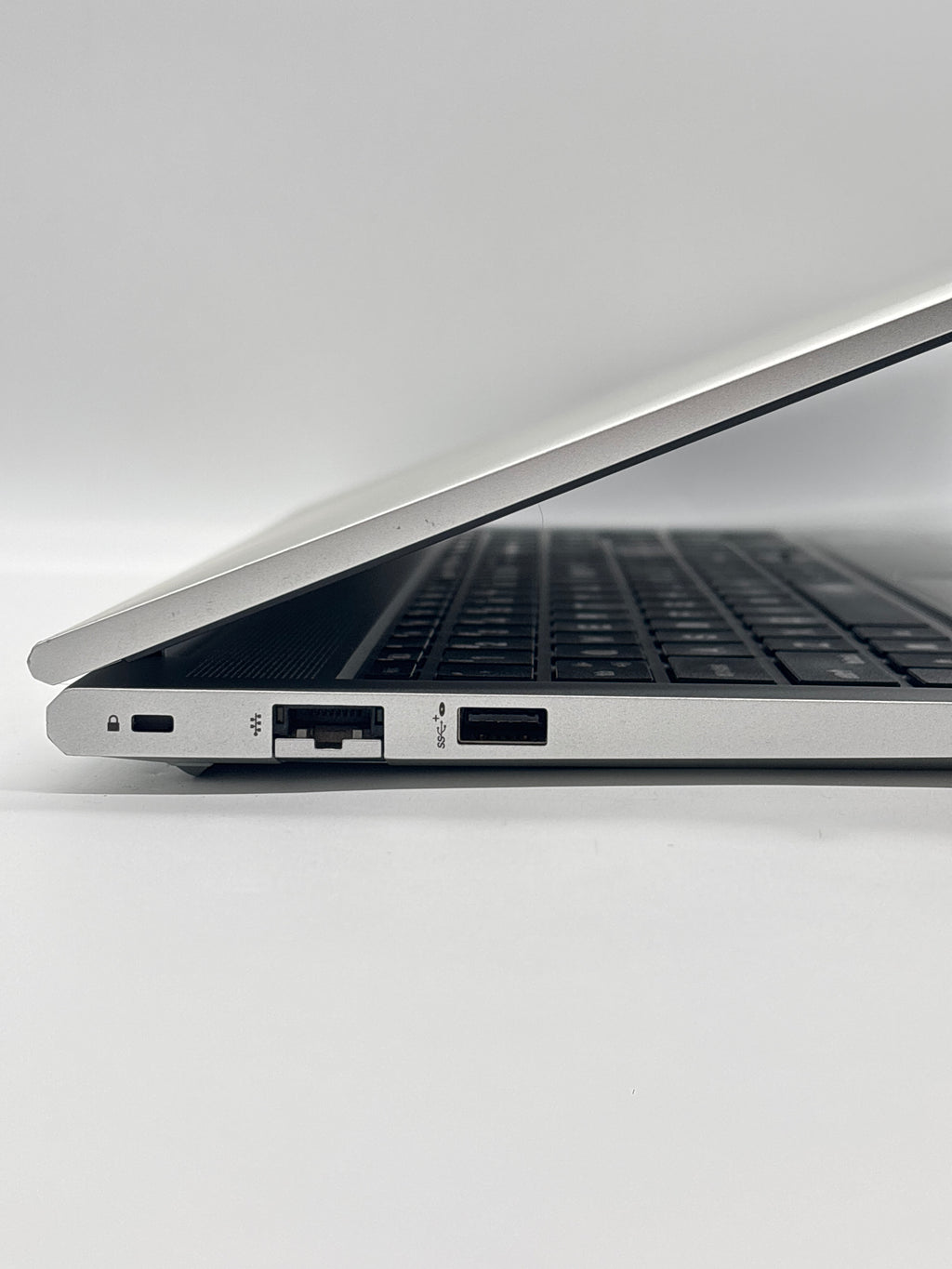HP EliteBook 650 G10 i5-1335U 8GB RAM 256GB SSD - Used (Bent Hinge)