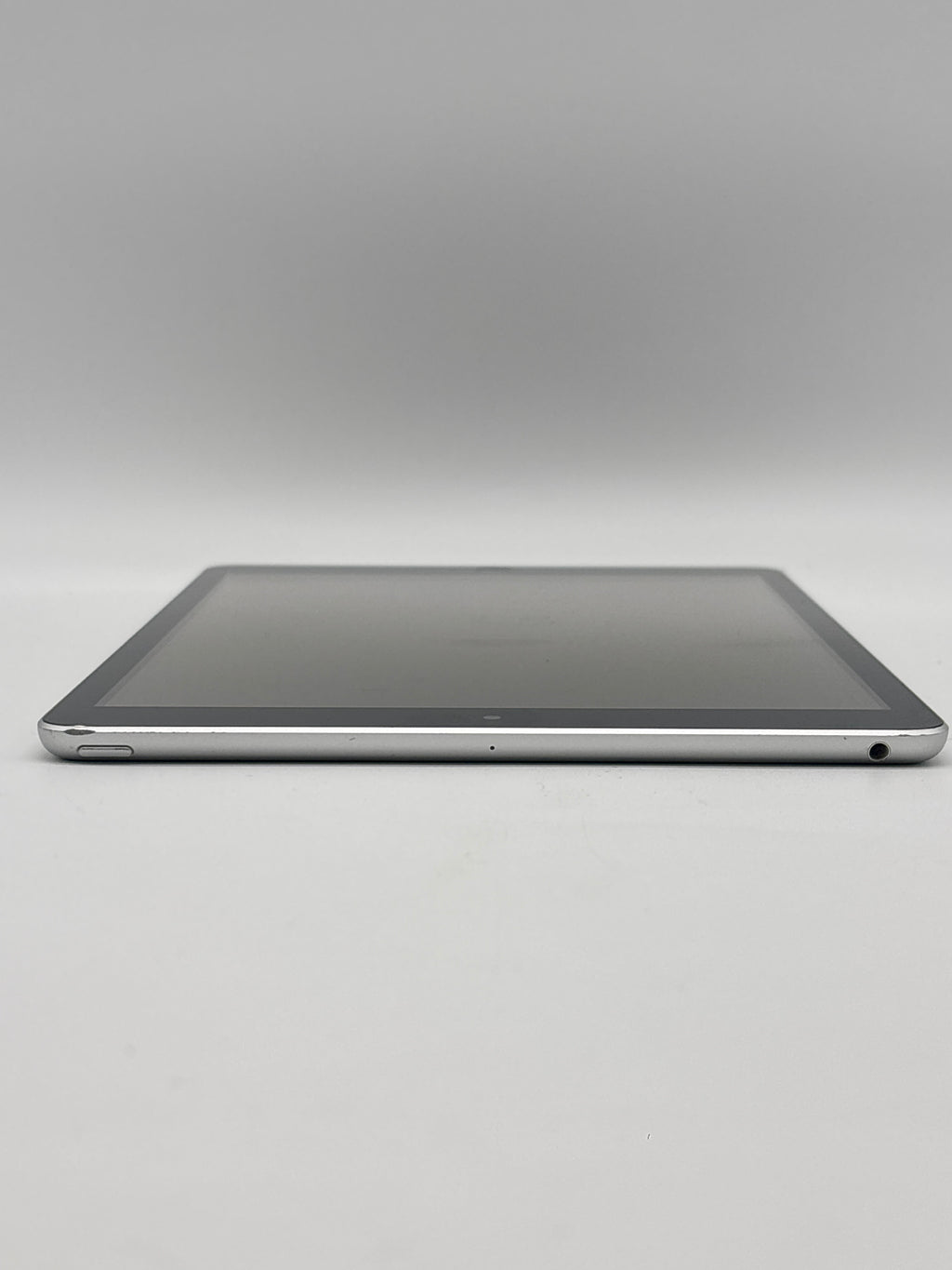 Apple iPad (9th Gen) 10.2 in A2602 64 GB Wi-Fi Silver Used