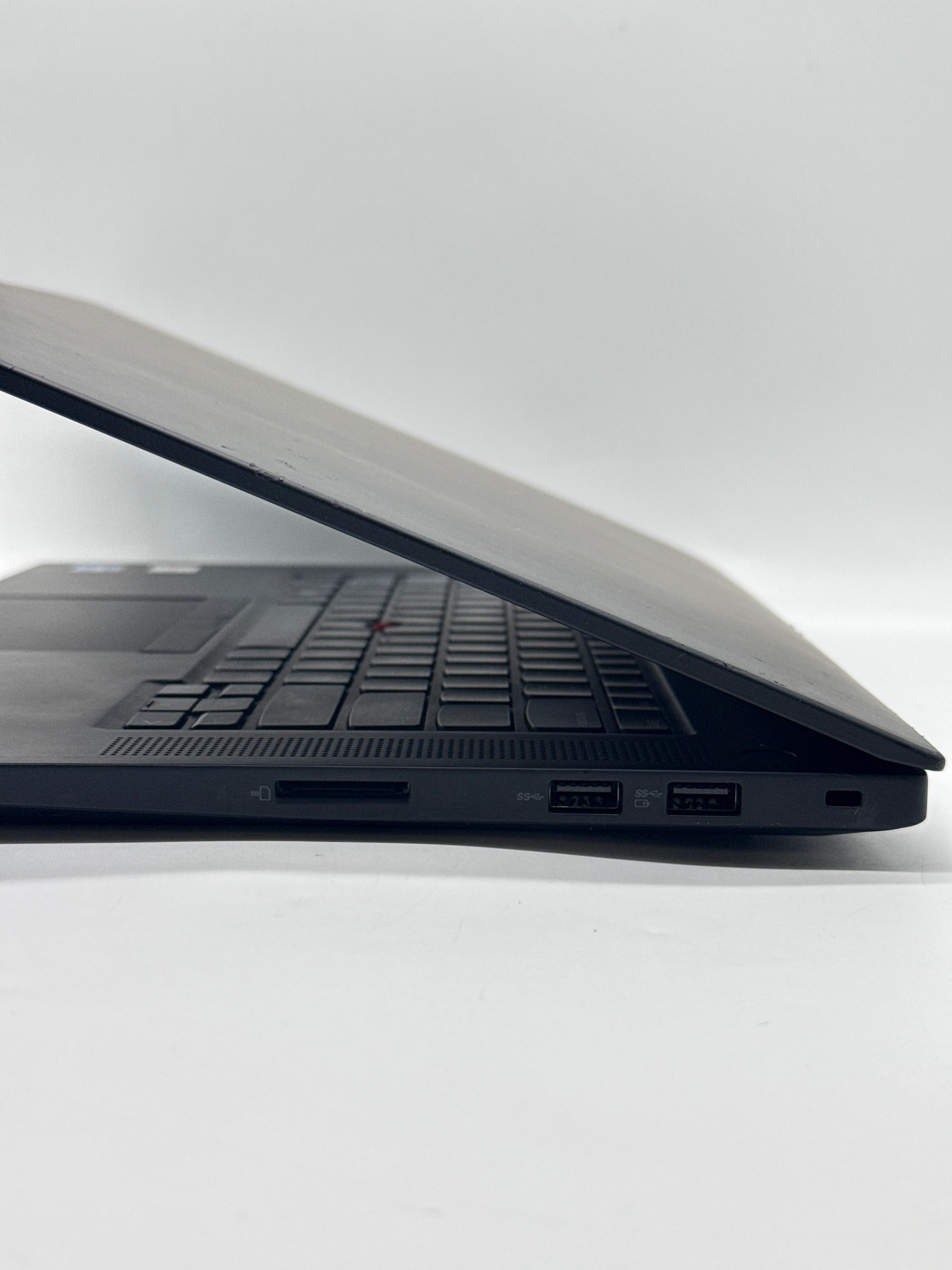 Lenovo ThinkPad P1 Gen 5 16" Core i7-12700H 32GB RAM 1TB SSD - For Parts