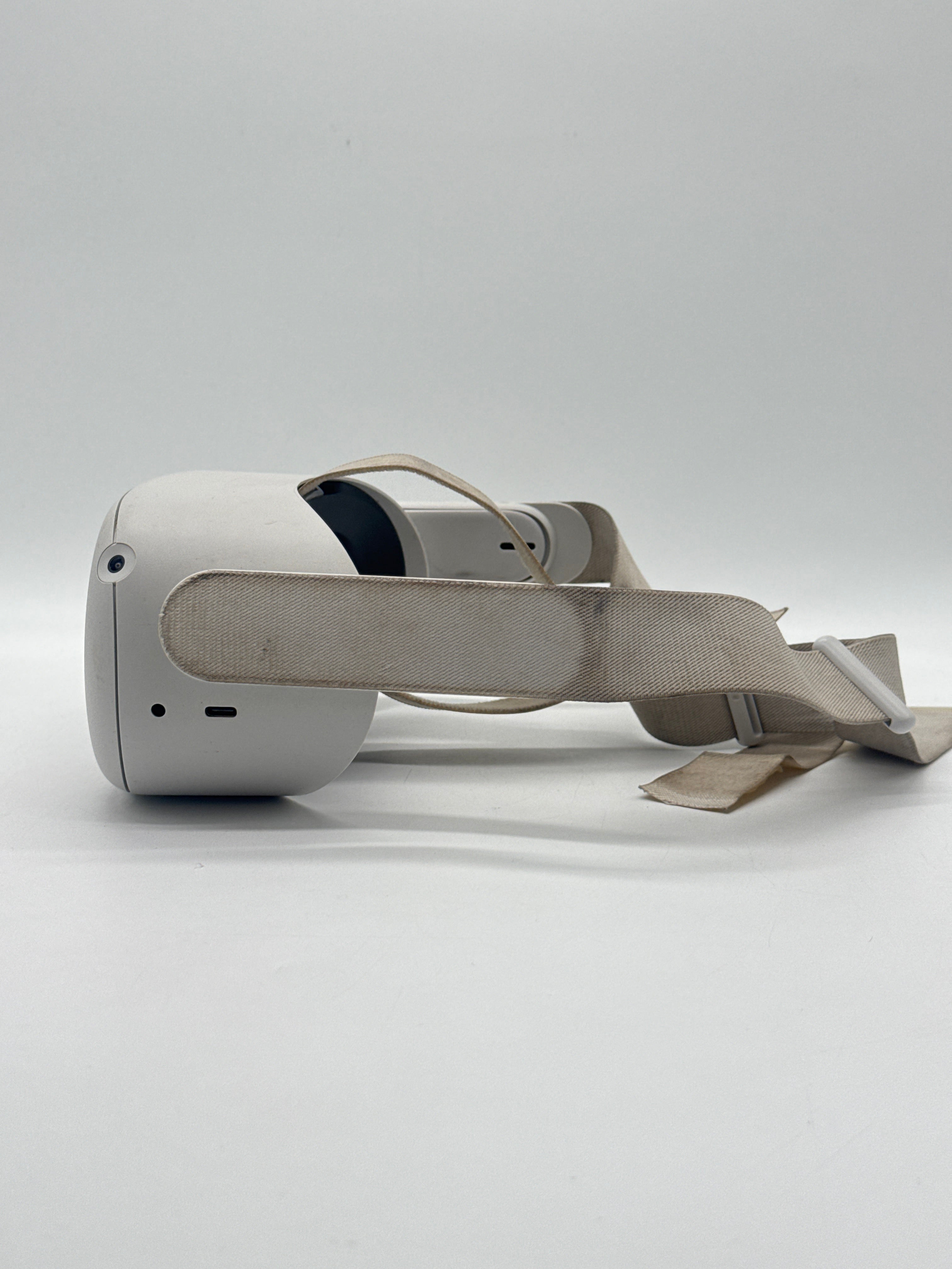 Meta Quest 2 KW49CM Standalone All-in-One VR Headset 64GB White