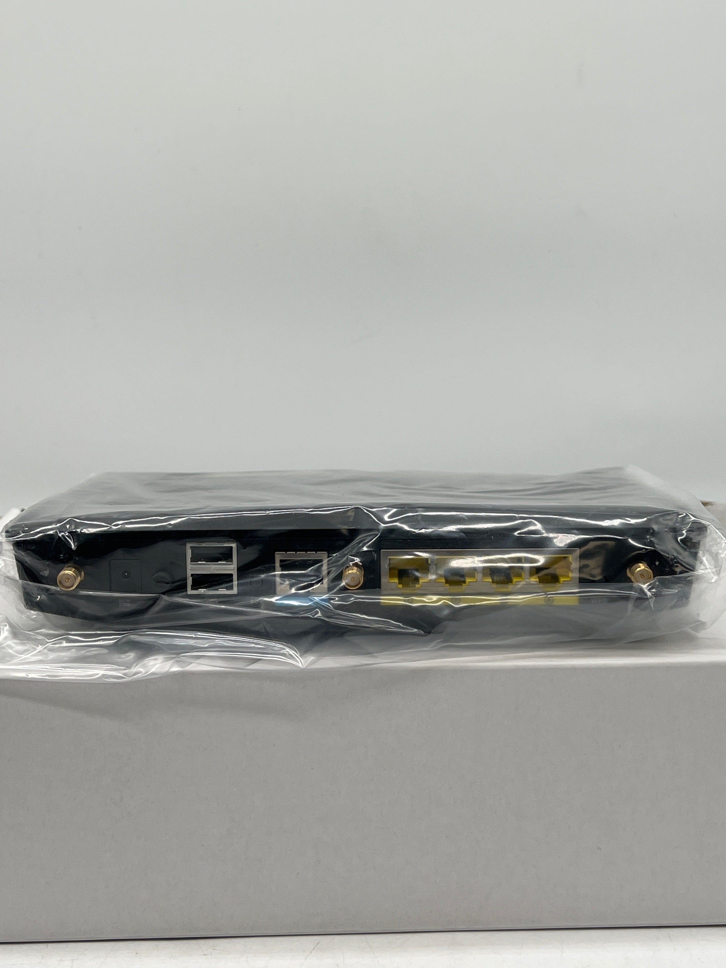 ASUS RT-N66U Dual-band Wireless-N900 Gigabit Router - Open Box