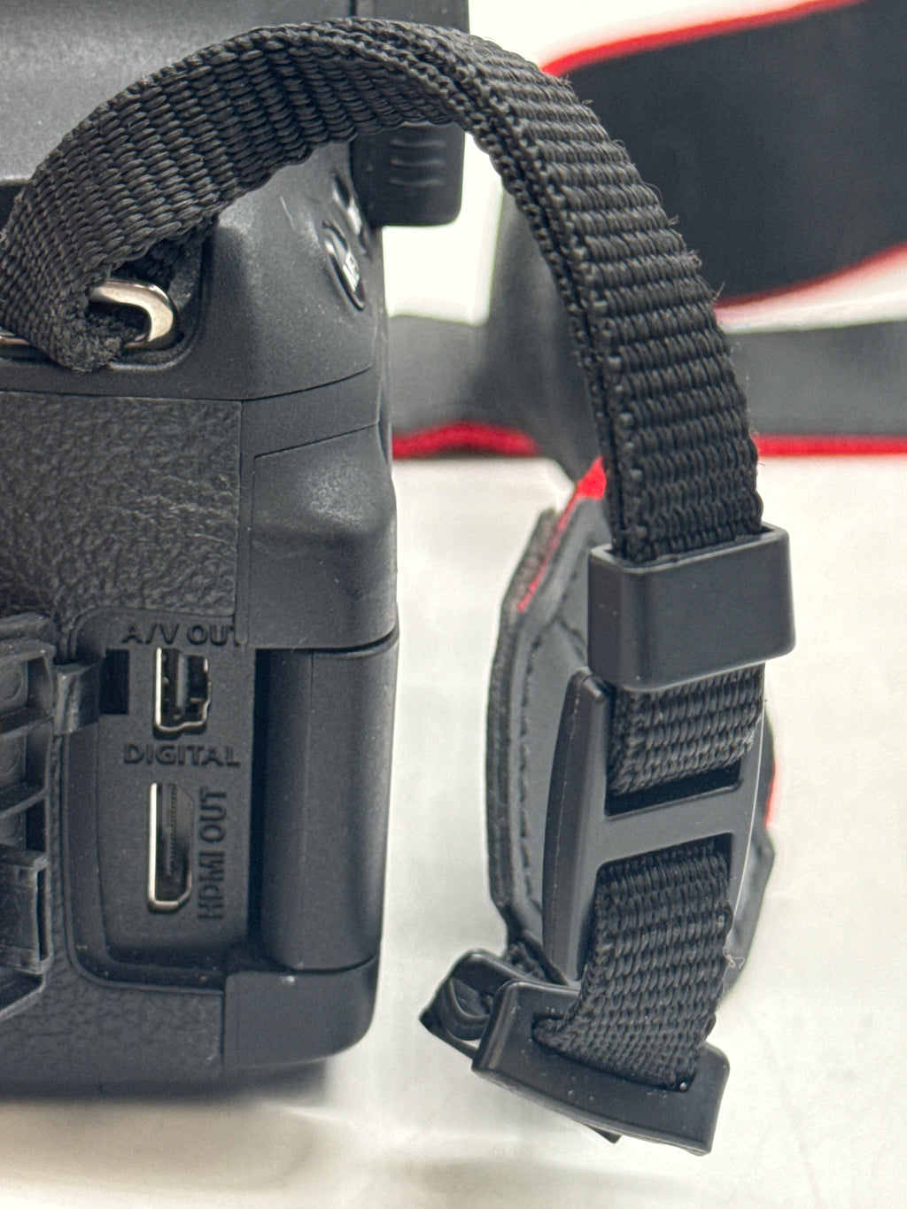 Canon Rebel EOS T5i DSLR 18MP w/ EF-S 18-55mm IS STM Lens Black - Used