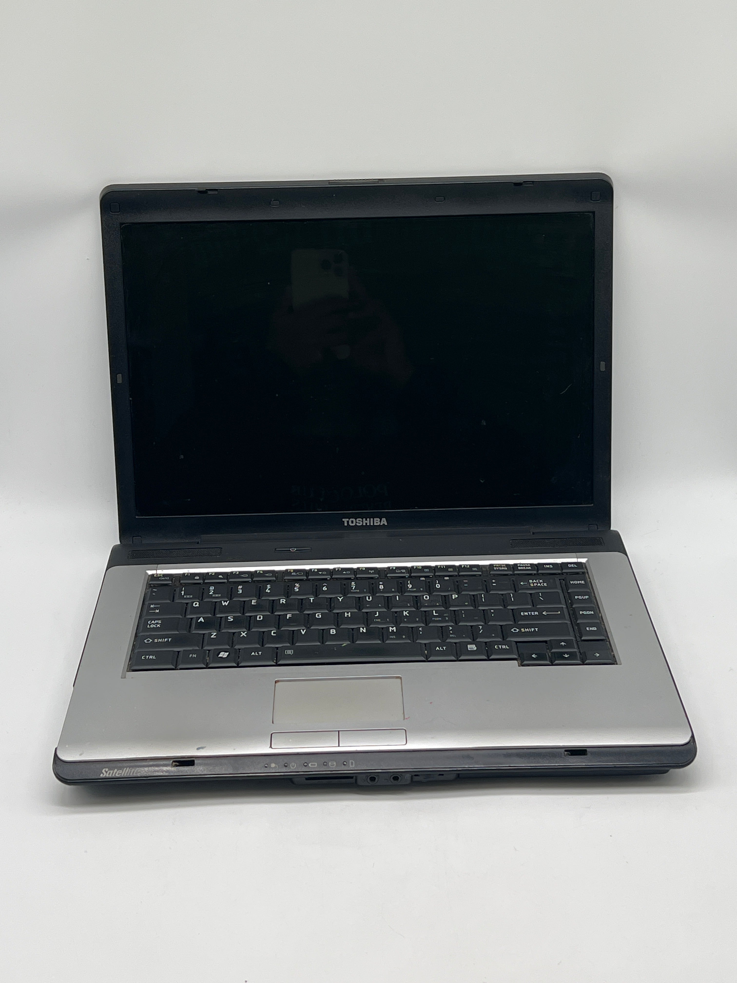 Toshiba Laptop Satellite A205 Core 2 Duo 4GB RAM - For Parts (Bad Battery)