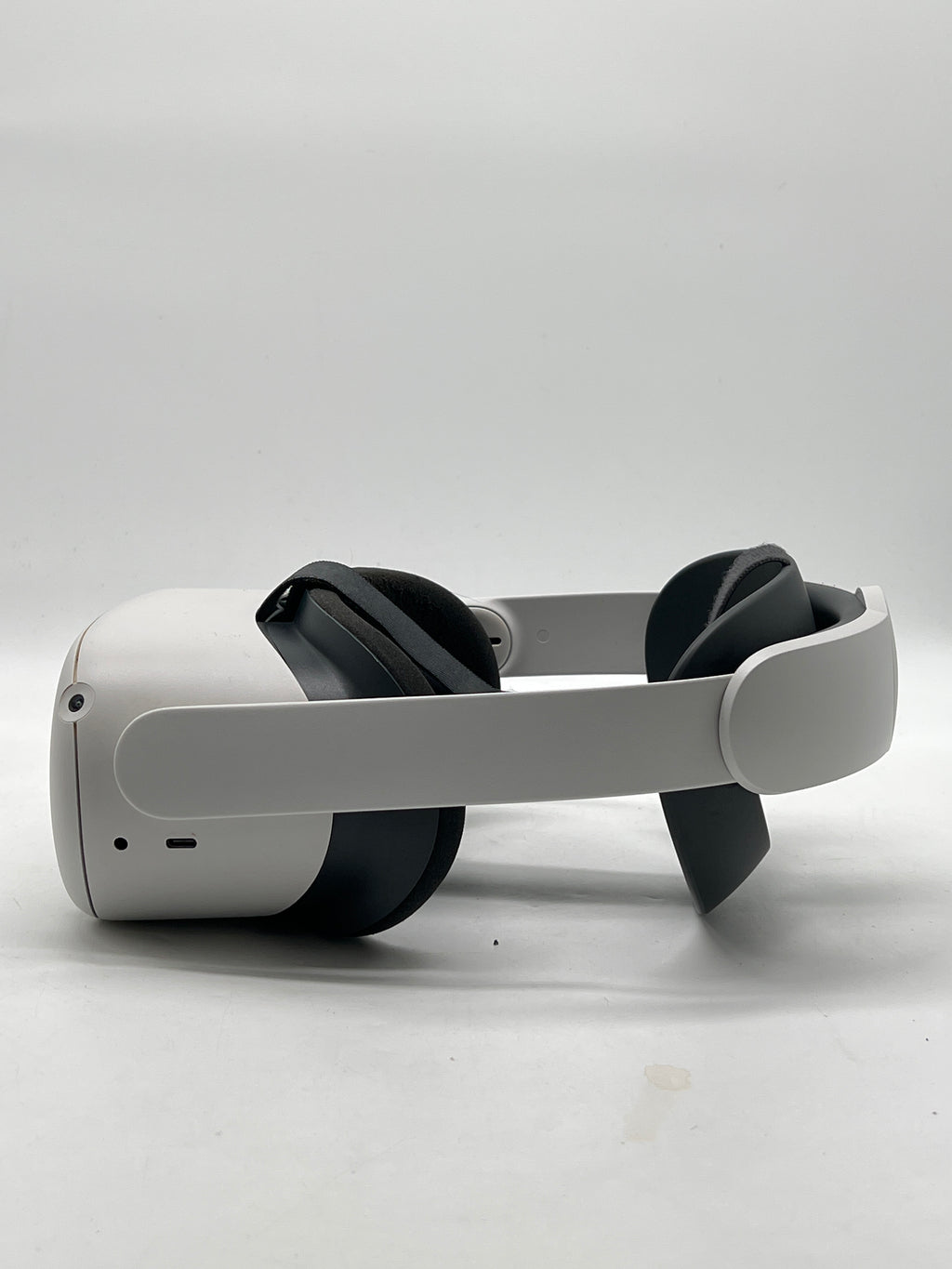 Meta Quest 2 128GB VR Headset - For Parts Cracked Facial Cover