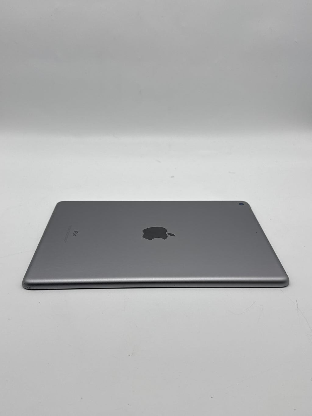 Apple iPad 6th Gen 9.7" 32GB Space Gray Wi-Fi - Screen Cracked, Read
