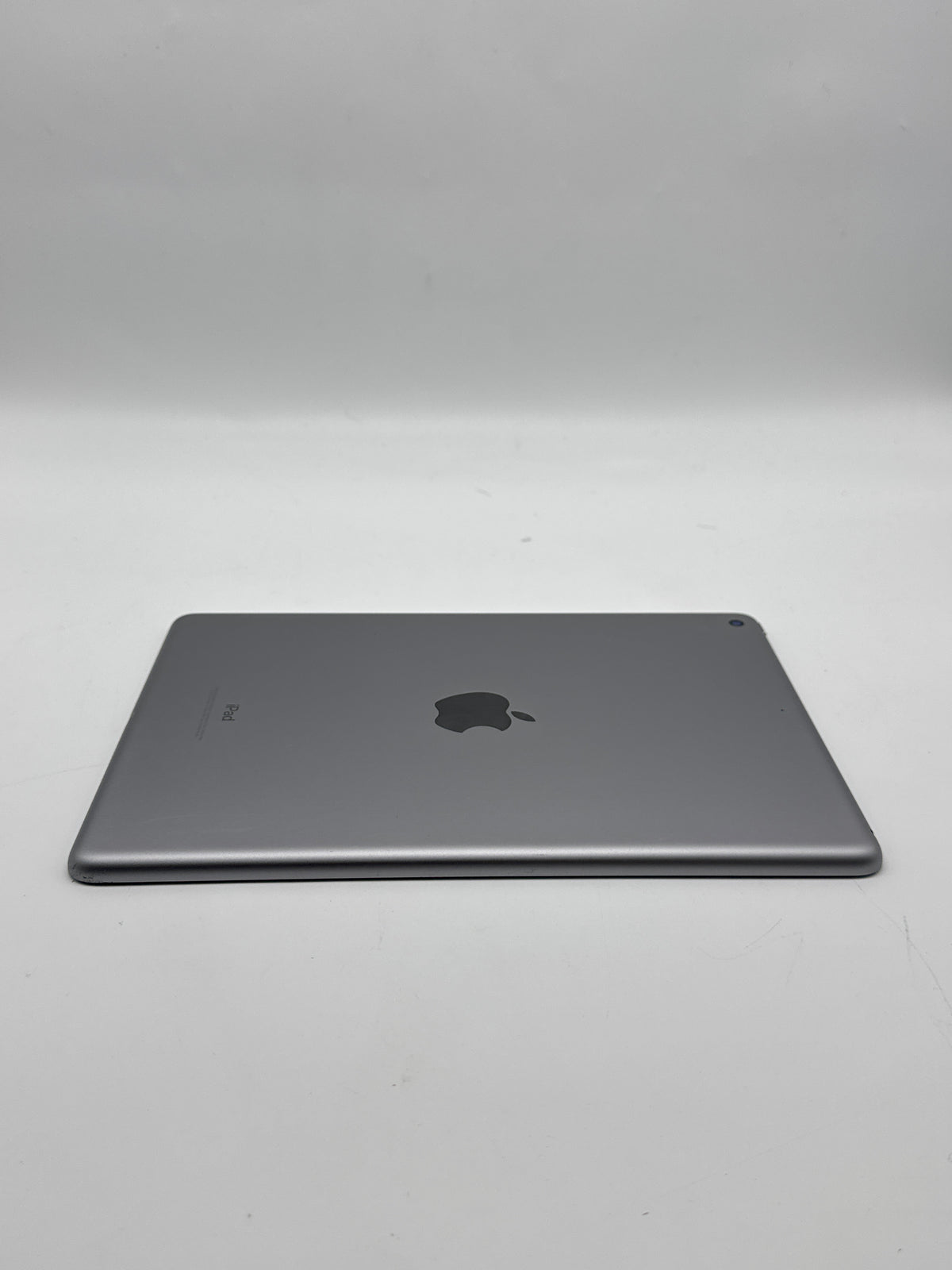 Apple iPad 6th Gen 9.7" 32GB Space Gray Wi-Fi - Screen Cracked, Read