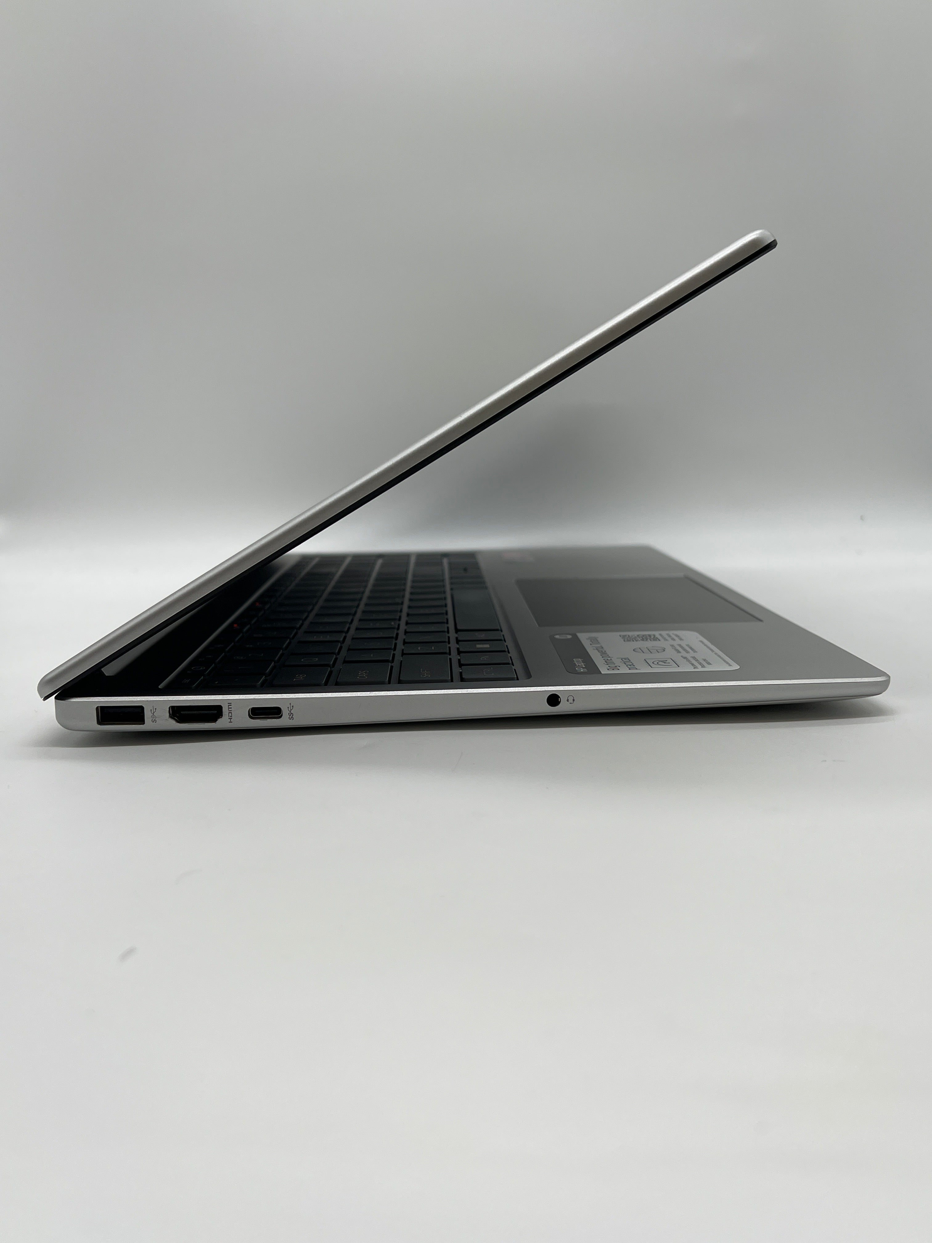 HP 15-FC0025DX 15" AMD Ryzen 5 8GB RAM 512GB SSD
