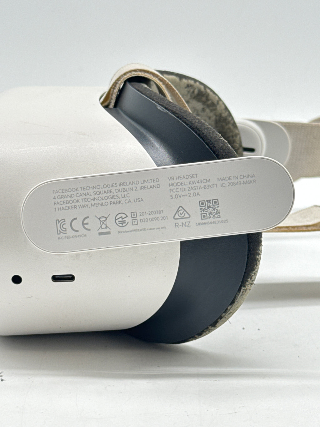 Meta Oculus Quest 2 64 GB VR Headset White - For Parts