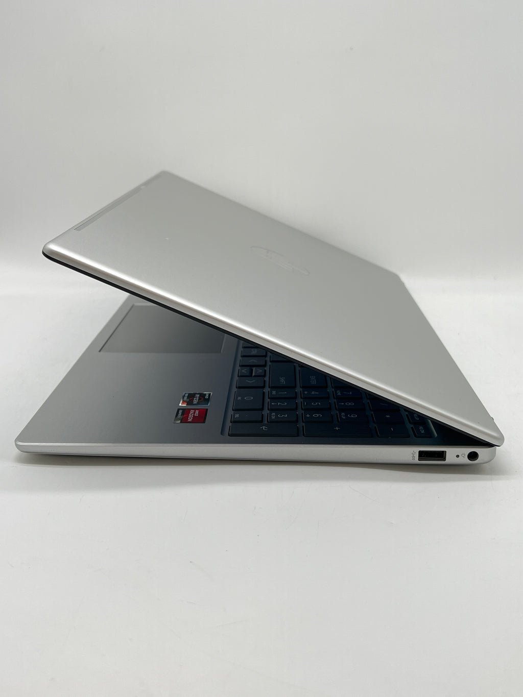 HP 15-fc0305nr 15.6" AMD Ryzen 5 7520U 8GB RAM 512GB SSD Silver - Used