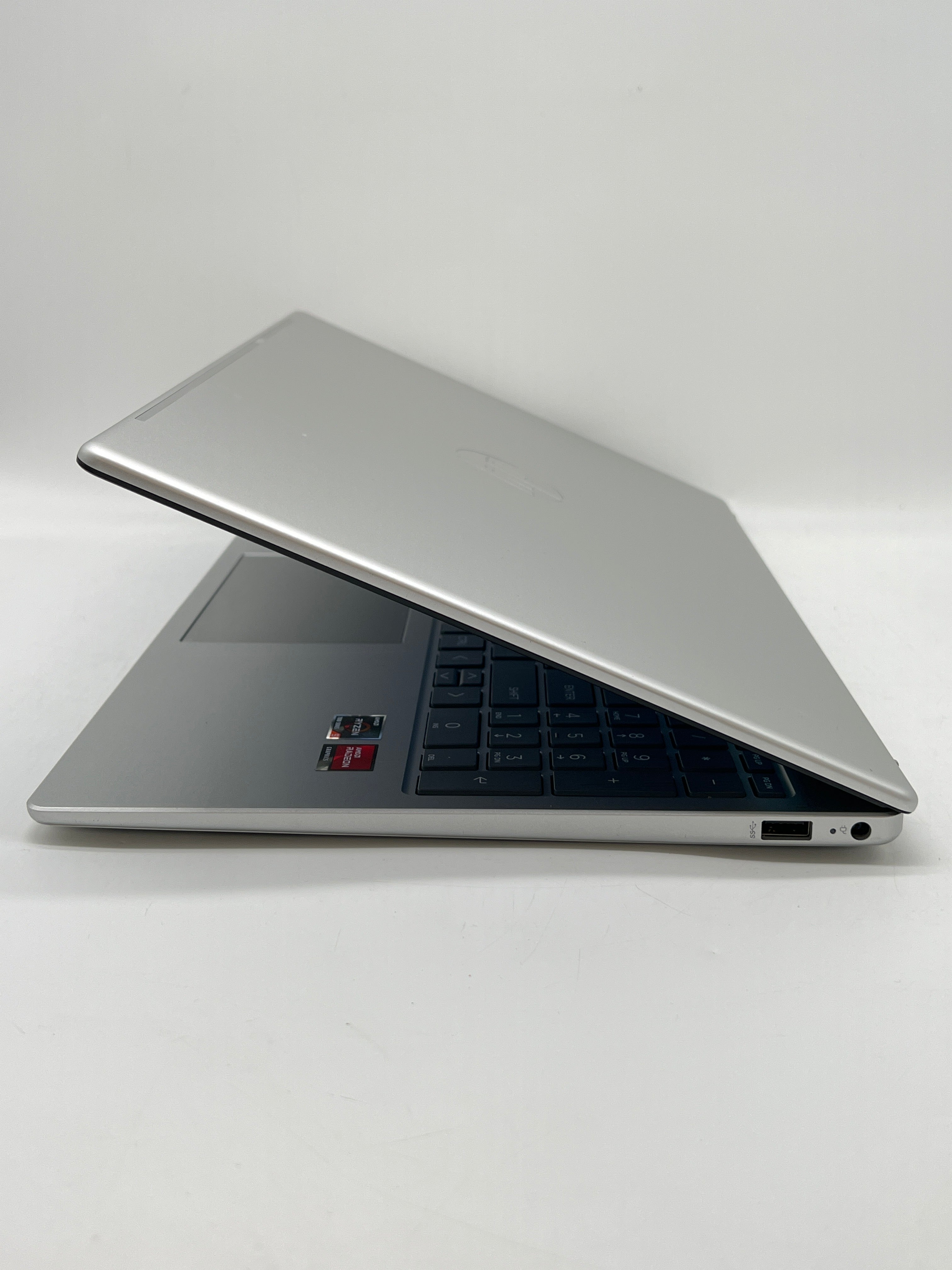 HP 15-fc0305nr 15.6" AMD Ryzen 5 7520U 8GB RAM 512GB SSD Silver - Used