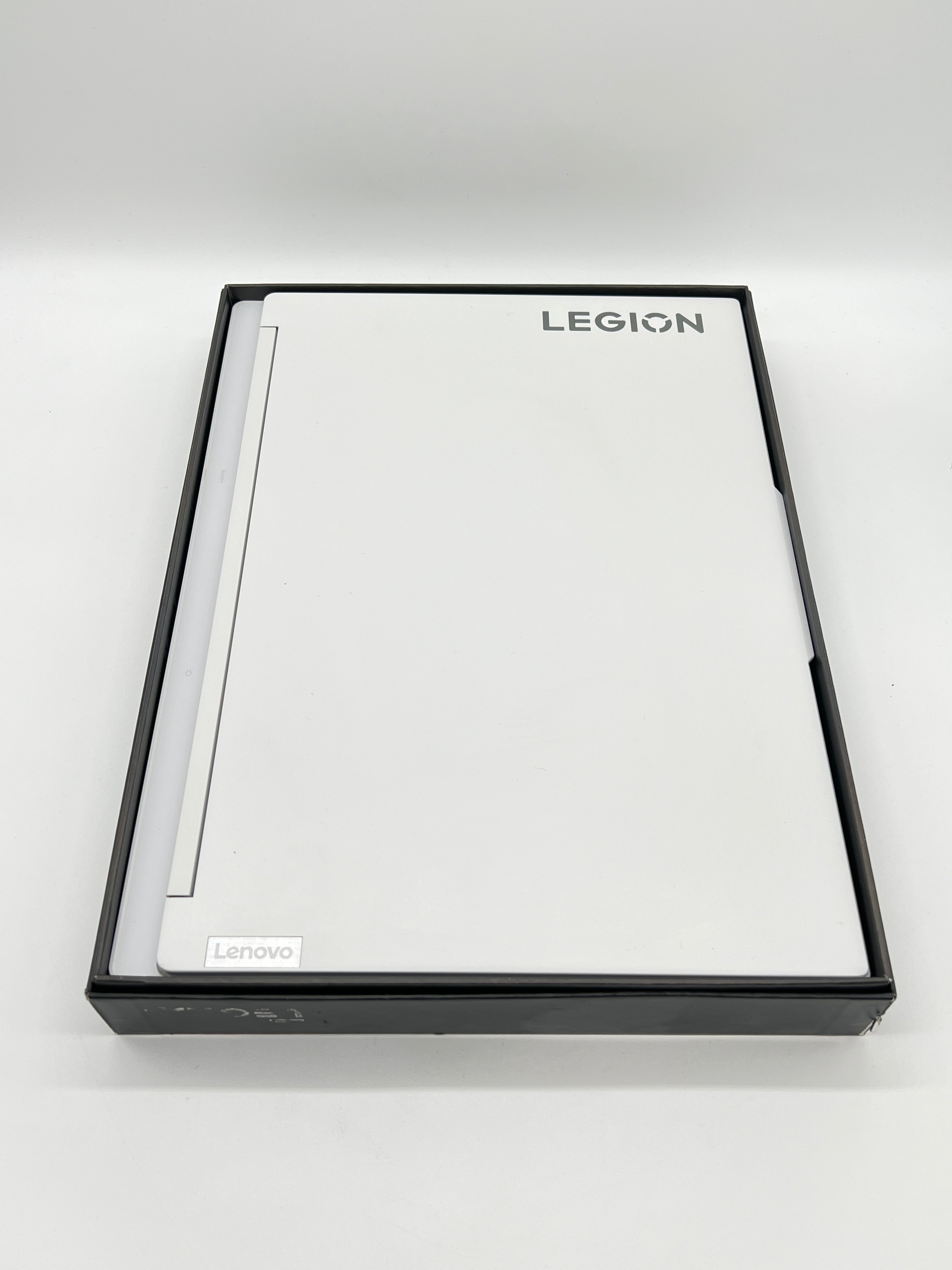 Lenovo Legion 7 16IRX9 16 inch i9-14900HX 32GB 1TB RTX 4070 White