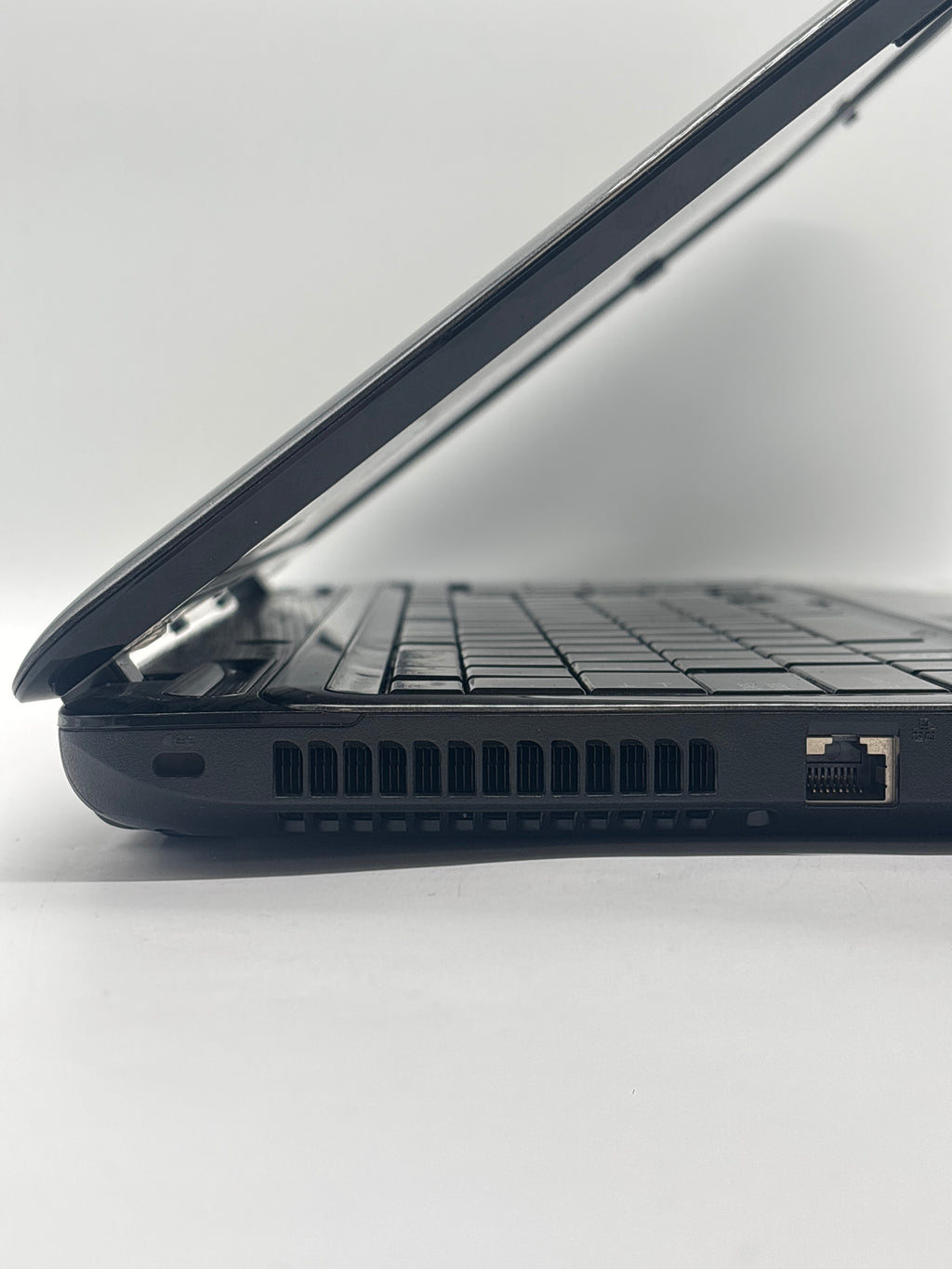 Toshiba Satellite L655D AMD Phenom II P940 4GB RAM - For Parts (No HDD)