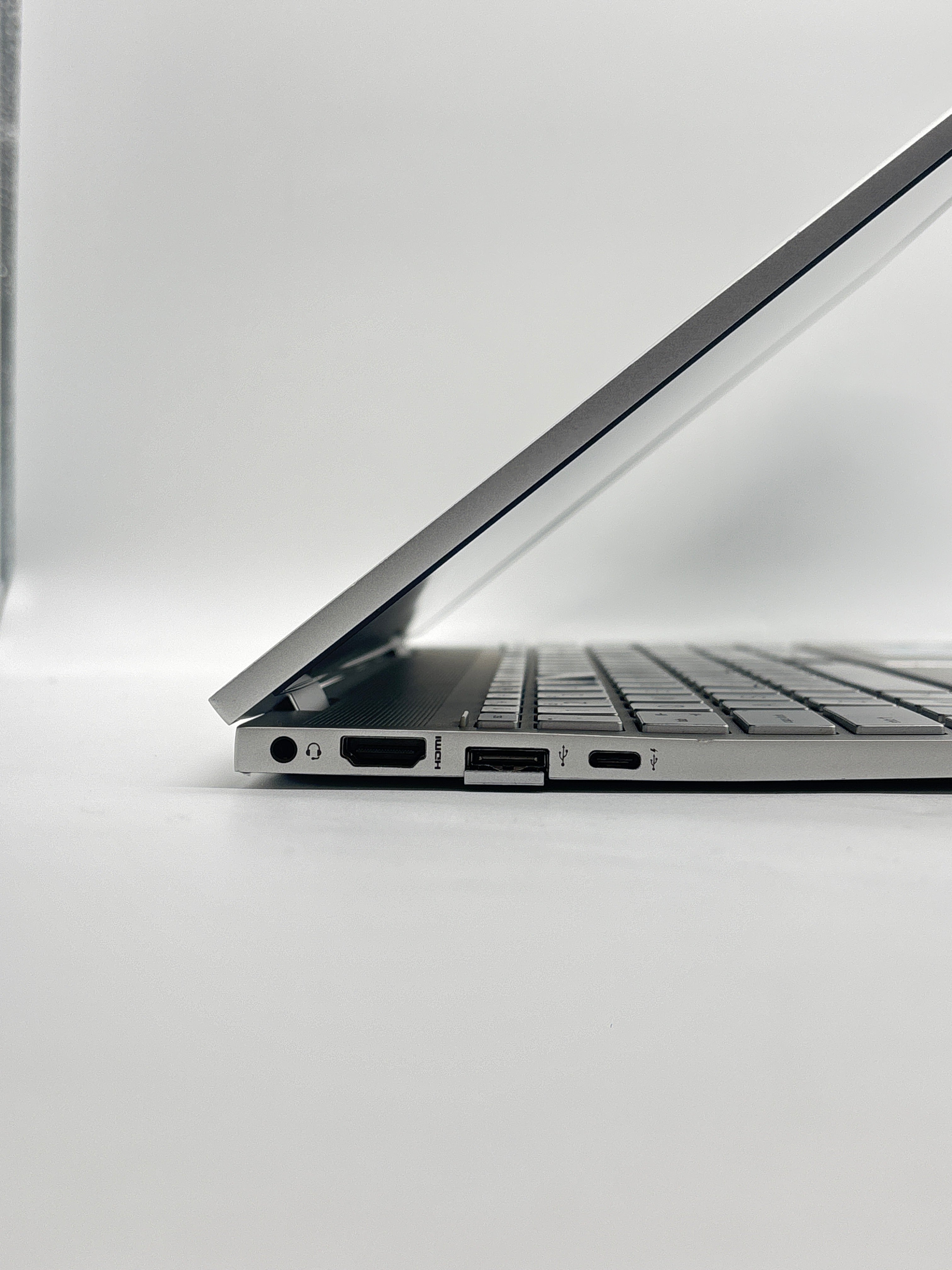 HP Envy X360 15m-edxxx i7-1065G7 12GB RAM 512GB SSD - For Parts (READ)