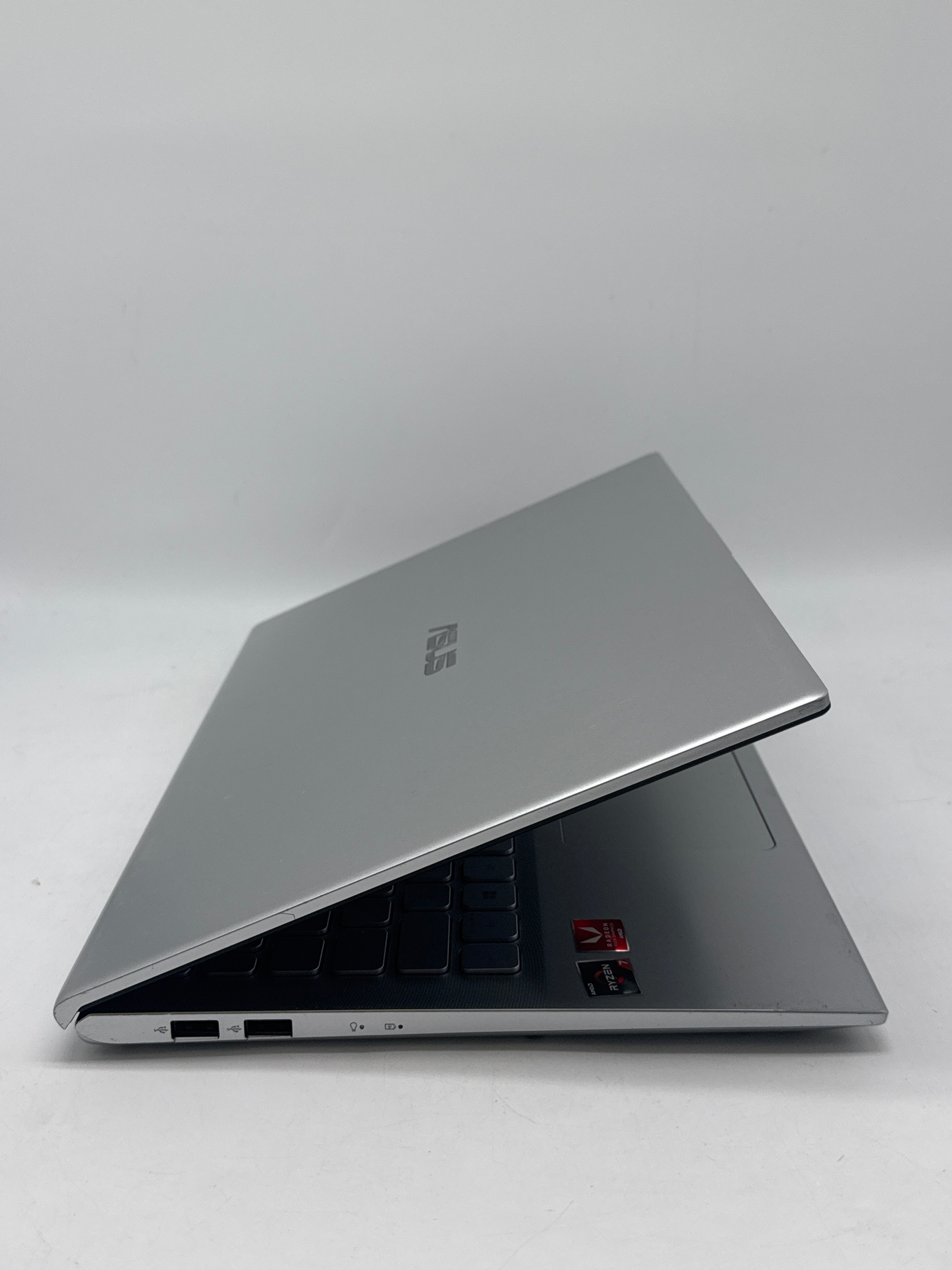 ASUS VIVOBOOK x512d  Ryzen 7 3700u 12GB RAM 512GB SSD Windows 11