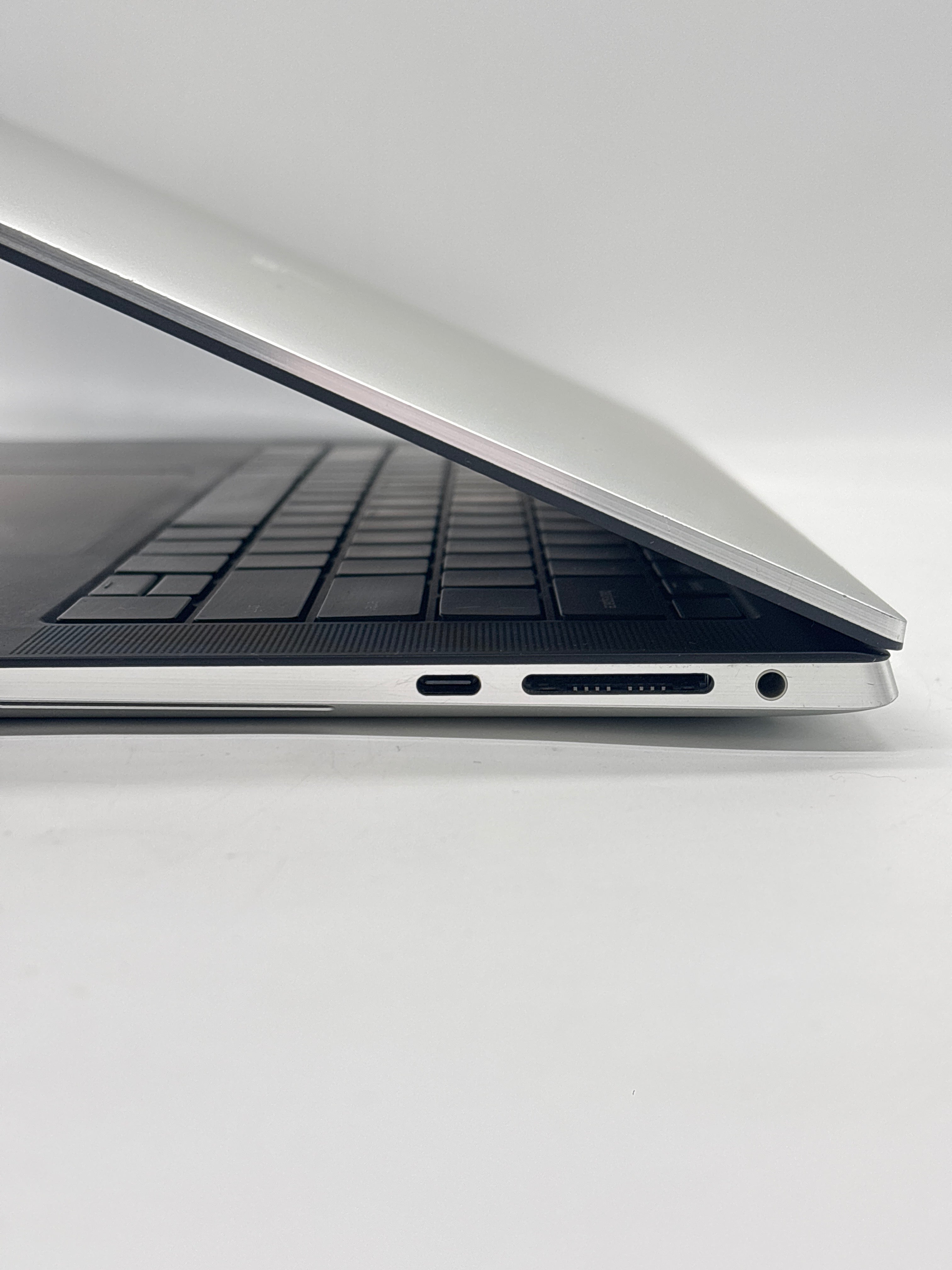 Dell XPS 15 9530 i7-13700H 32GB RAM 1TB SSD RTX 4050