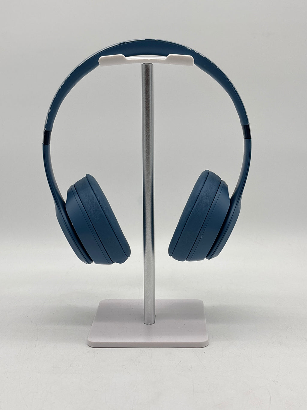 Beats Solo 4 Over-Ear Bluetooth Headphones Light Blue A3140