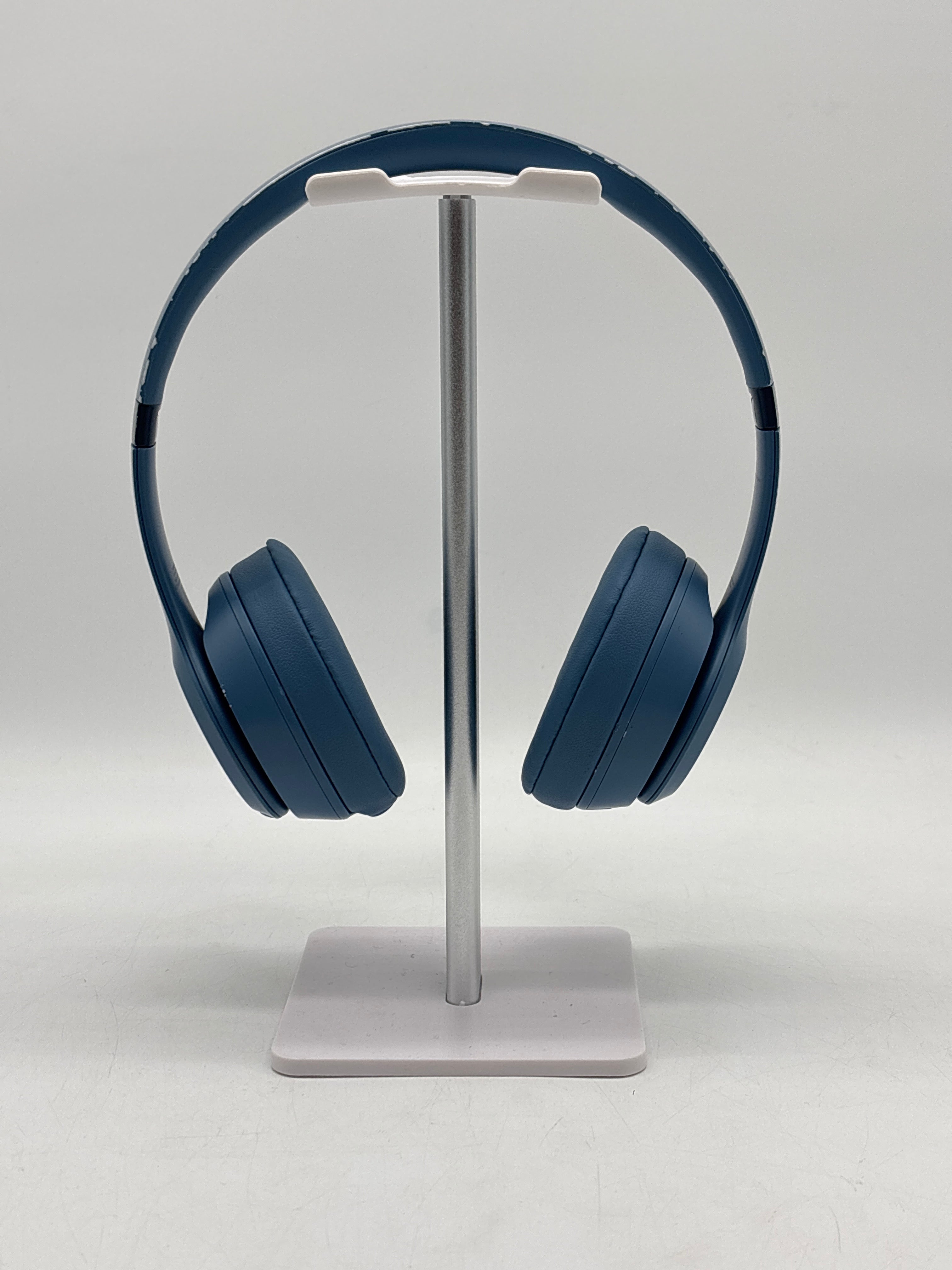Beats Solo 4 Over-Ear Bluetooth Headphones Light Blue A3140