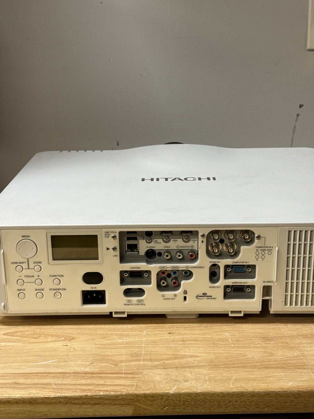 Hitachi CP-WU8450 WUXGA 5000 Lumens (115 hours) - Used