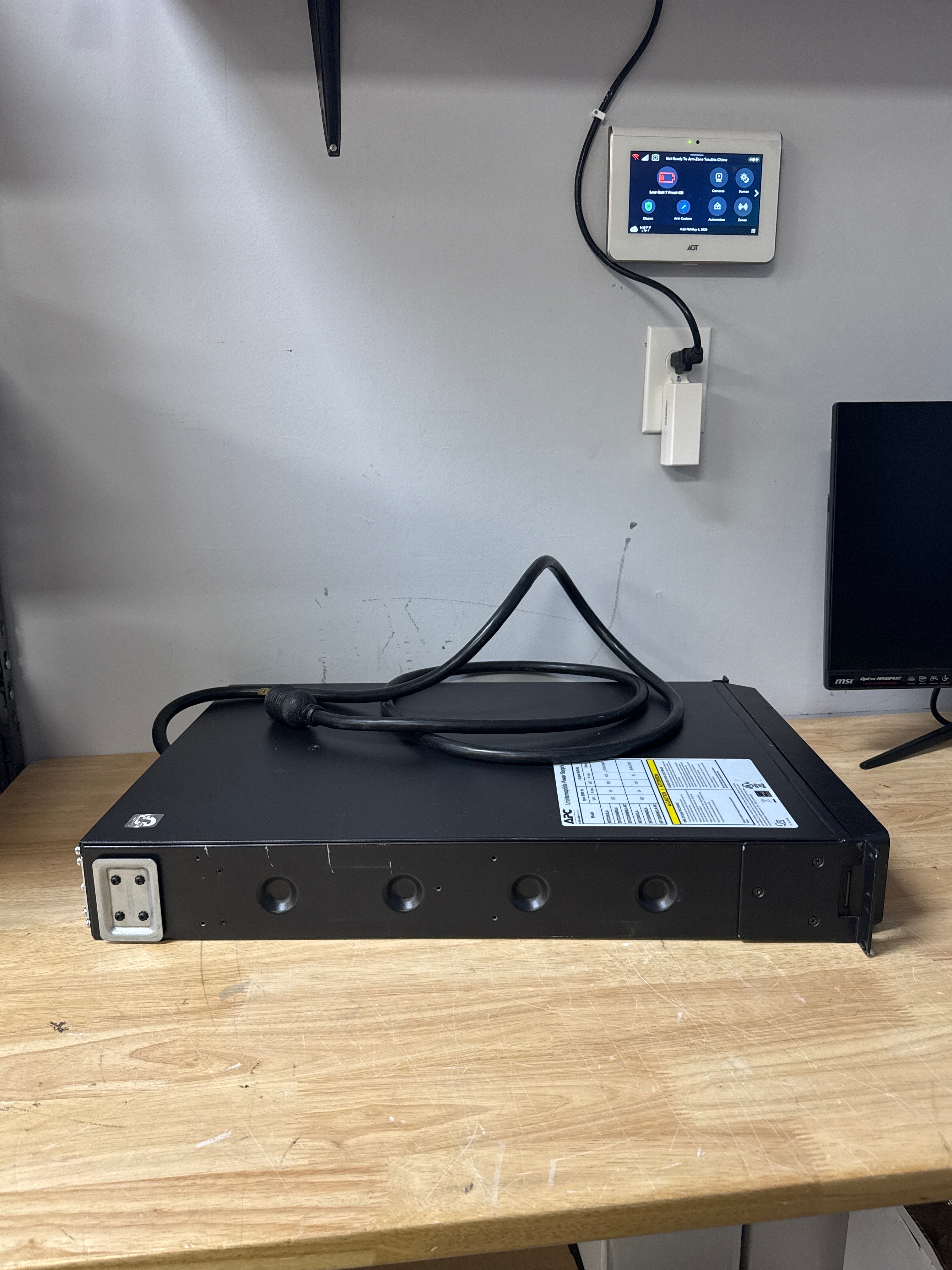 APC SRT2200XLA 2200VA UPS - No Batteries - Black