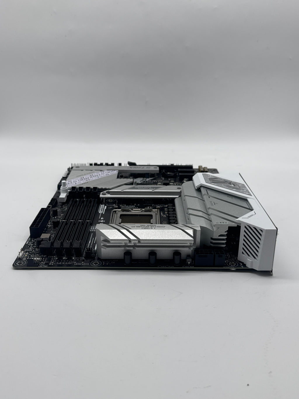 ASUS ROG Strix B650-A Gaming WiFi AM5 ATX Motherboard DDR5 Wi-Fi 6E - Used