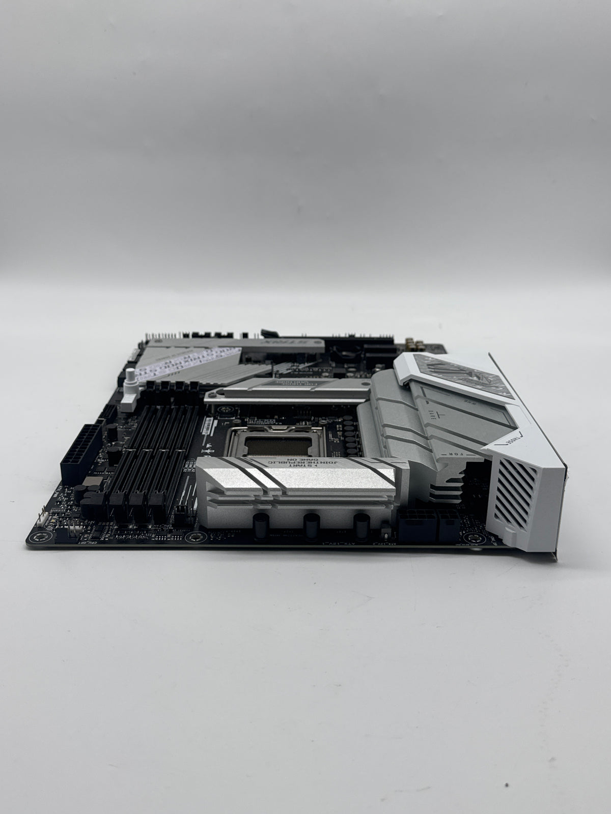 ASUS ROG Strix B650-A Gaming WiFi AM5 ATX Motherboard DDR5 Wi-Fi 6E - Used