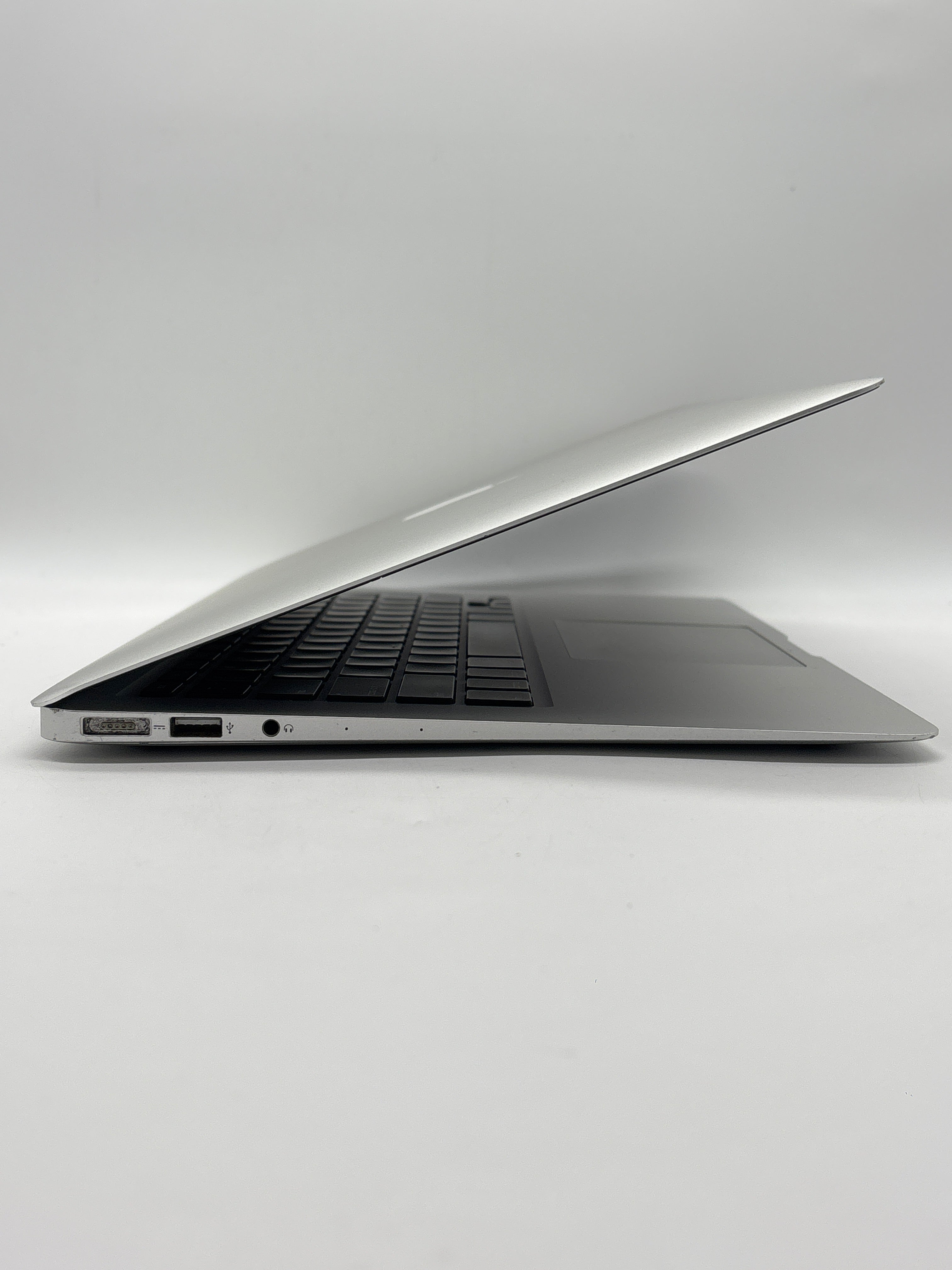Apple MacBook Air A1466 i5 8GB RAM 256GB SSD
