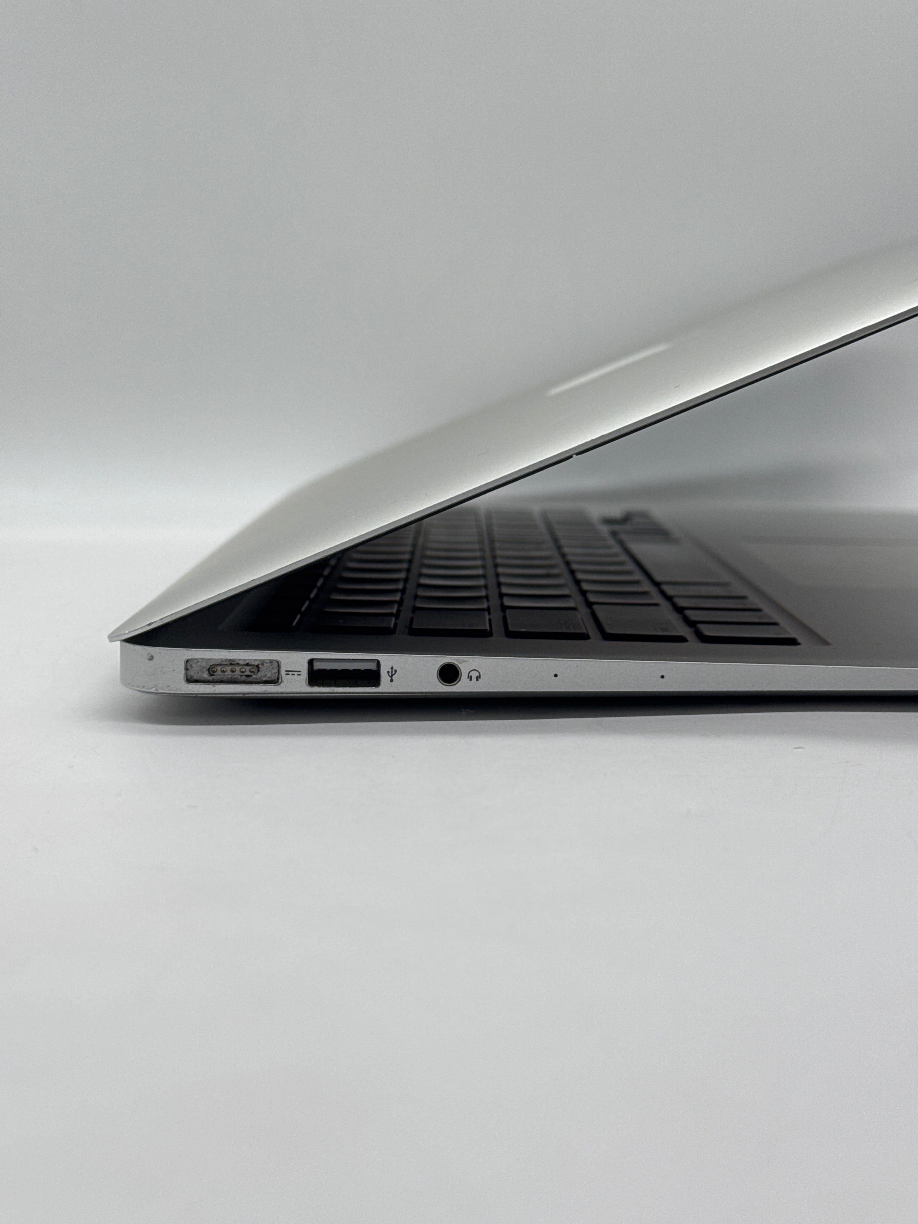 Apple MacBook Air 13" A1466 2015 i5 1.6 GHz 4GB RAM 128GB SSD