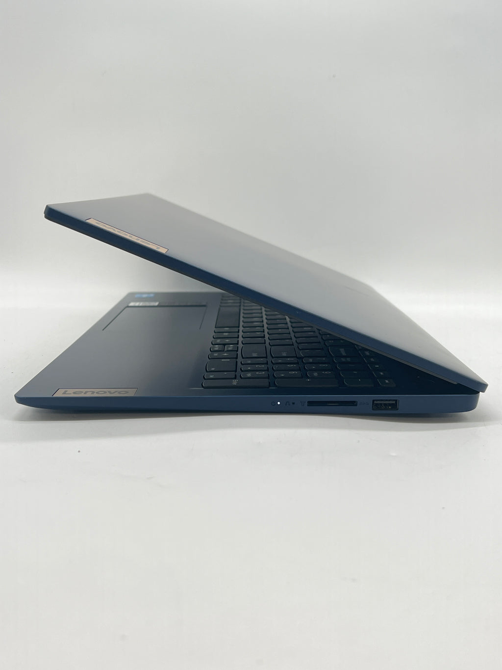 Lenovo IdeaPad Slim 3 15.6" i3-N305 8GB 256GB - Used