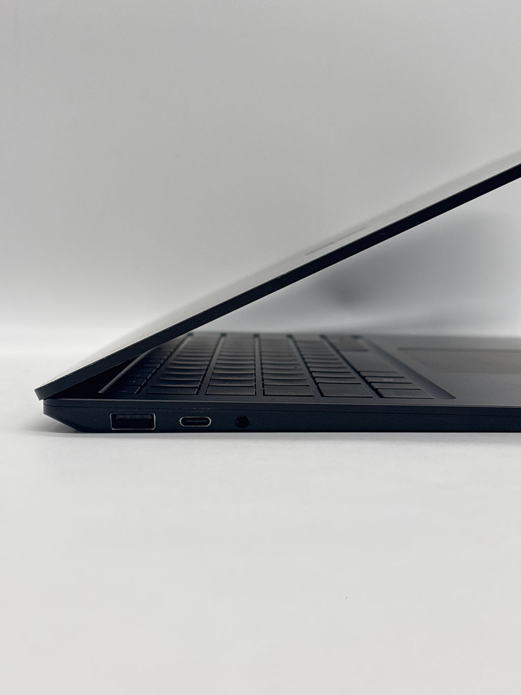 Microsoft Surface Laptop 4 i5-1135G7 8GB RAM 512GB SSD - For Parts (Cracked Screen)