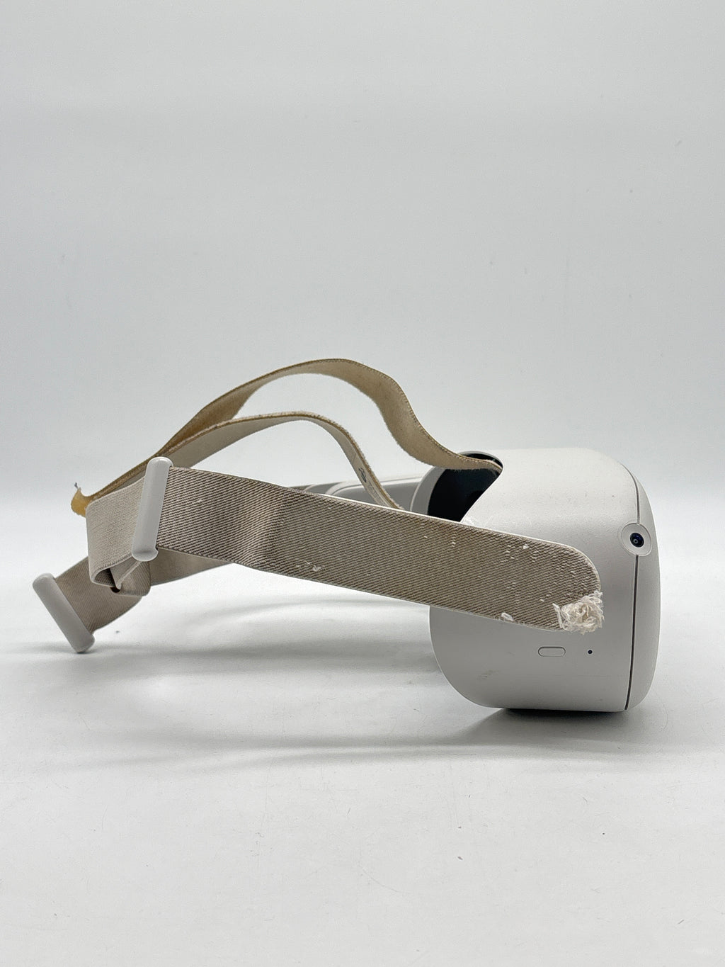 Meta Quest 2 128GB Standalone All-in-One VR Headset White - For Parts