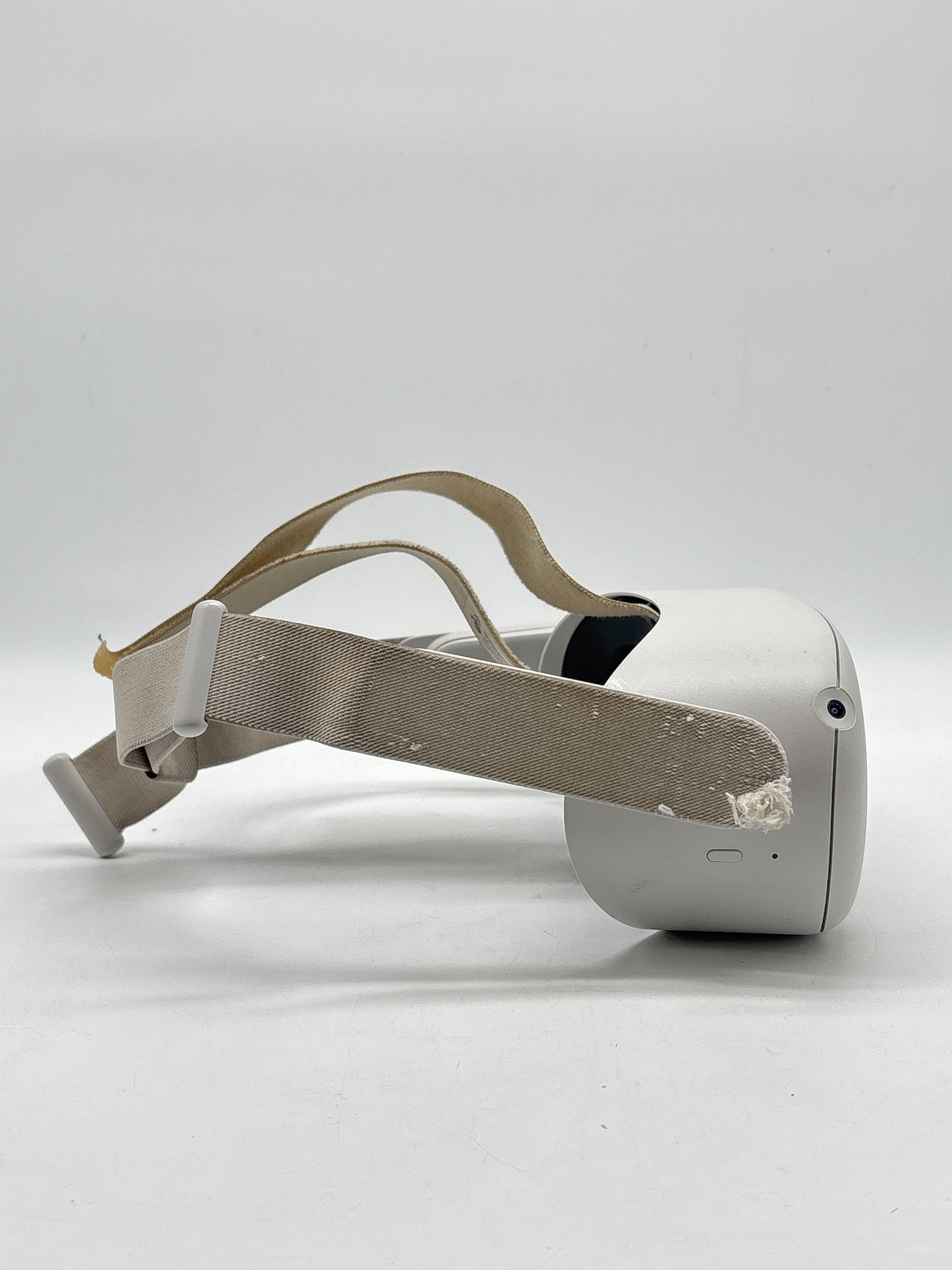 Meta Quest 2 128GB Standalone All-in-One VR Headset White - For Parts
