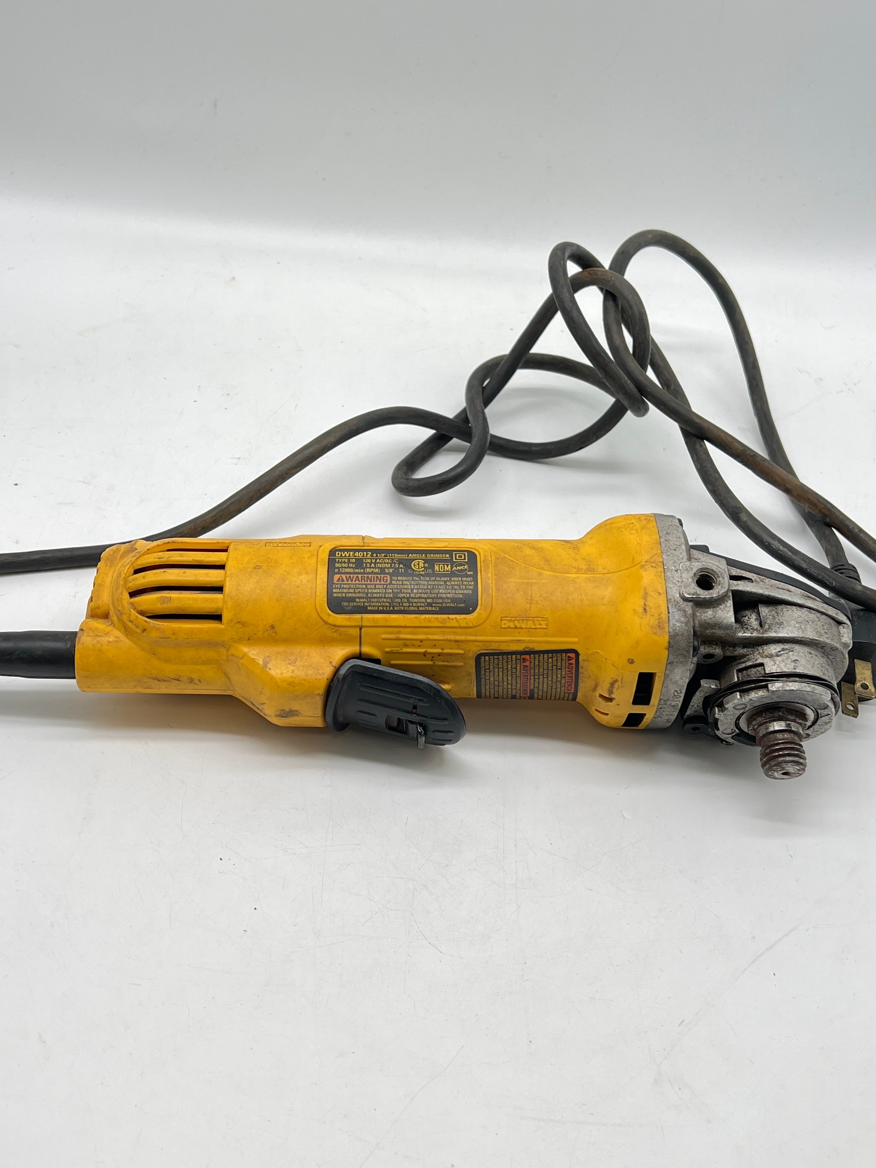 DEWALT DWE4012 4 1/2" Corded ANGLE GRINDER - Used