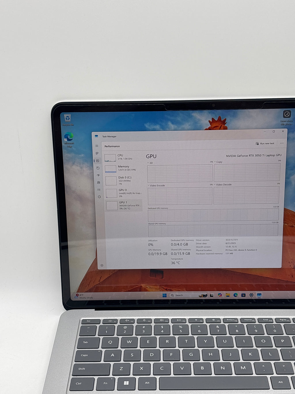 Microsoft Surface Laptop Studio 1964 i7-11370H 32GB RAM 1TB SSD