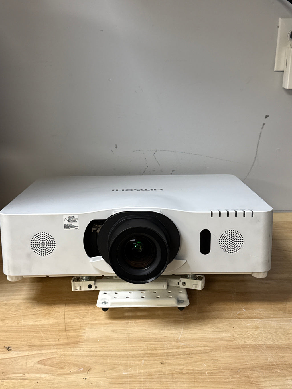Hitachi CP-WU8450 WUXGA 5000 Lumens (115 hours) - Used