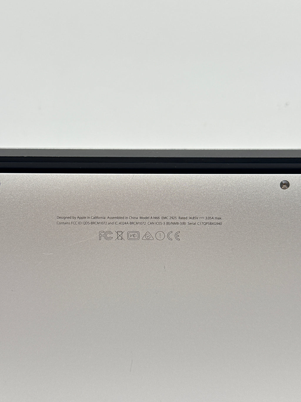 Apple MacBook Air 13" A1466 Core i5 4GB RAM 128GB SSD Silver - For Parts (Read DESC)