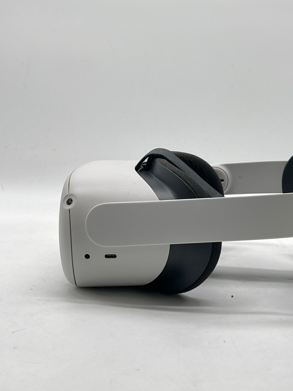 Meta Quest 2 128GB VR Headset - For Parts Cracked Facial Cover