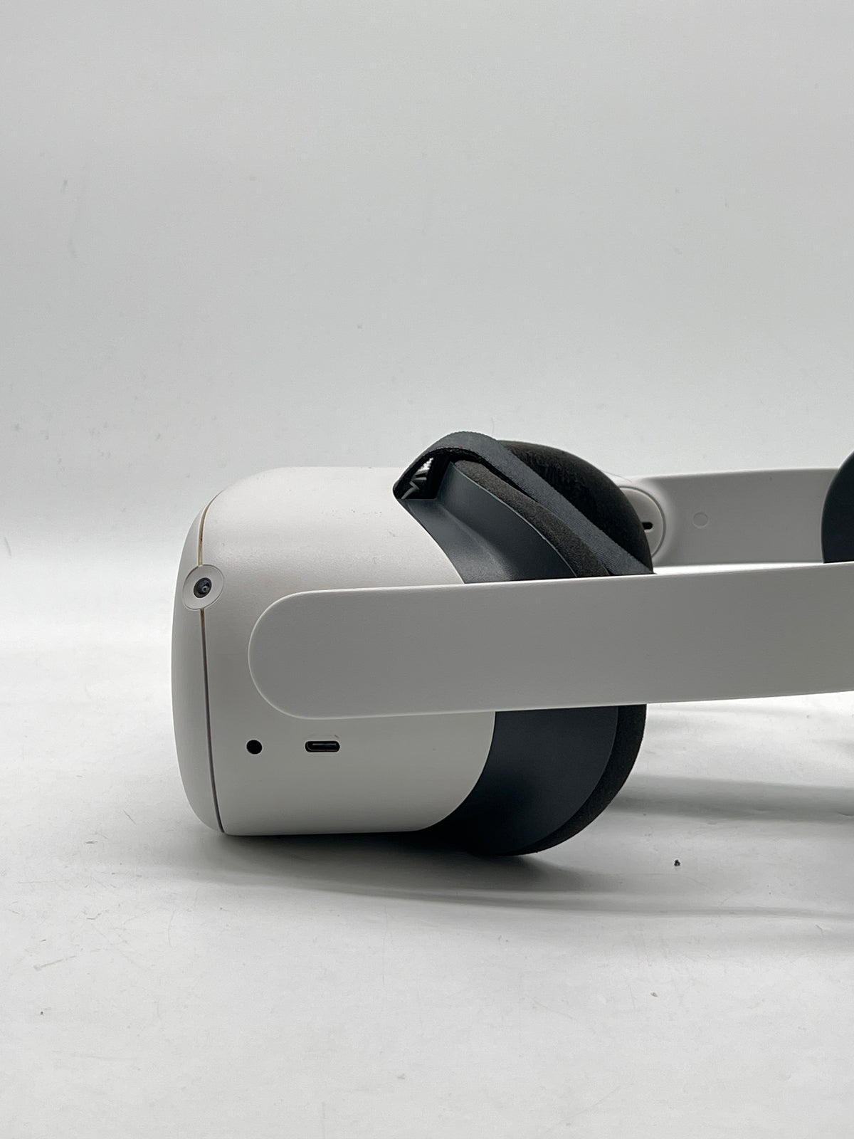 Meta Quest 2 128GB VR Headset - For Parts Cracked Facial Cover