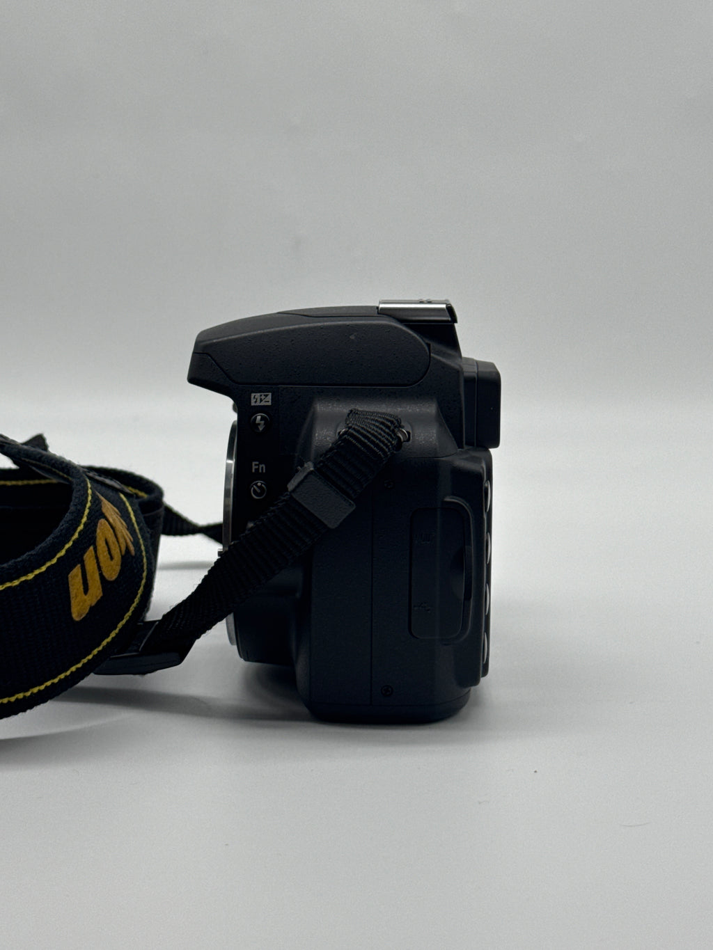 Nikon D40 DSLR Camera w/ Nikkor 18-55mm Lens Black - Used
