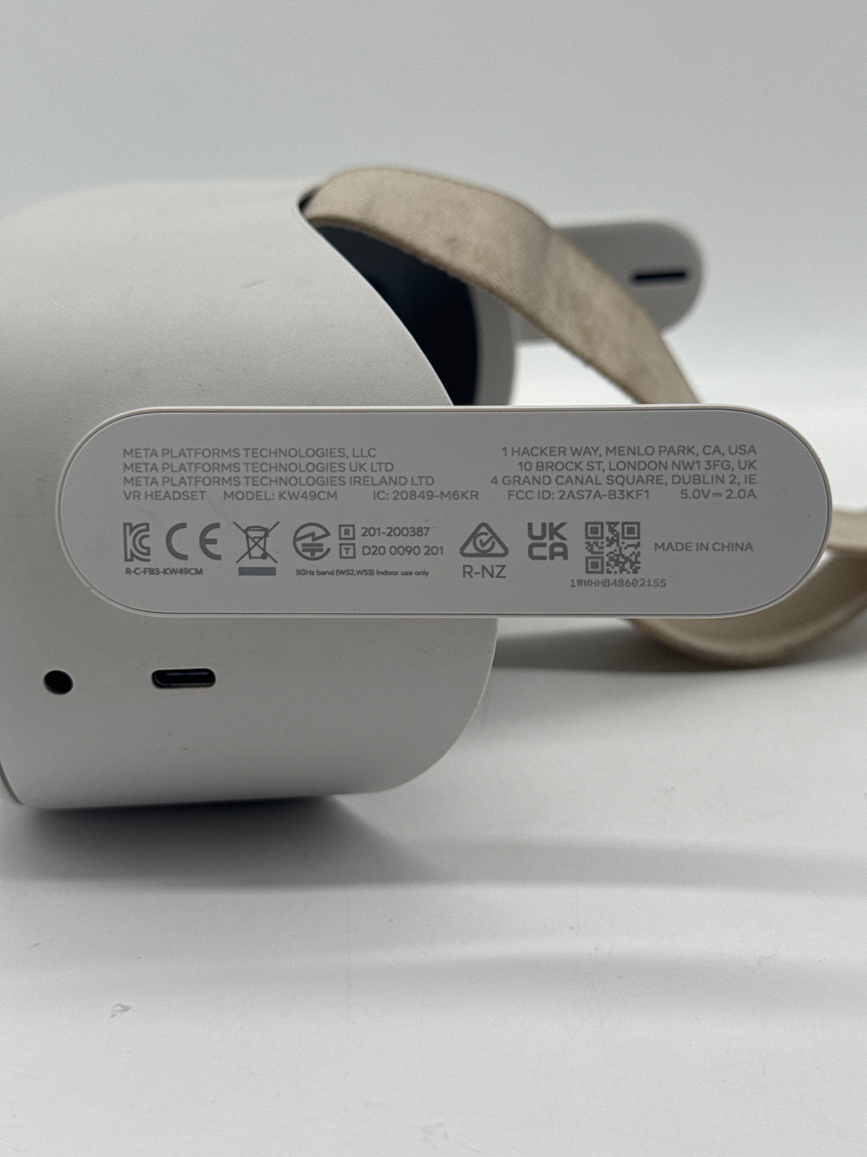 Meta Quest 2 KW49CM Standalone All-in-One VR Headset 64GB White