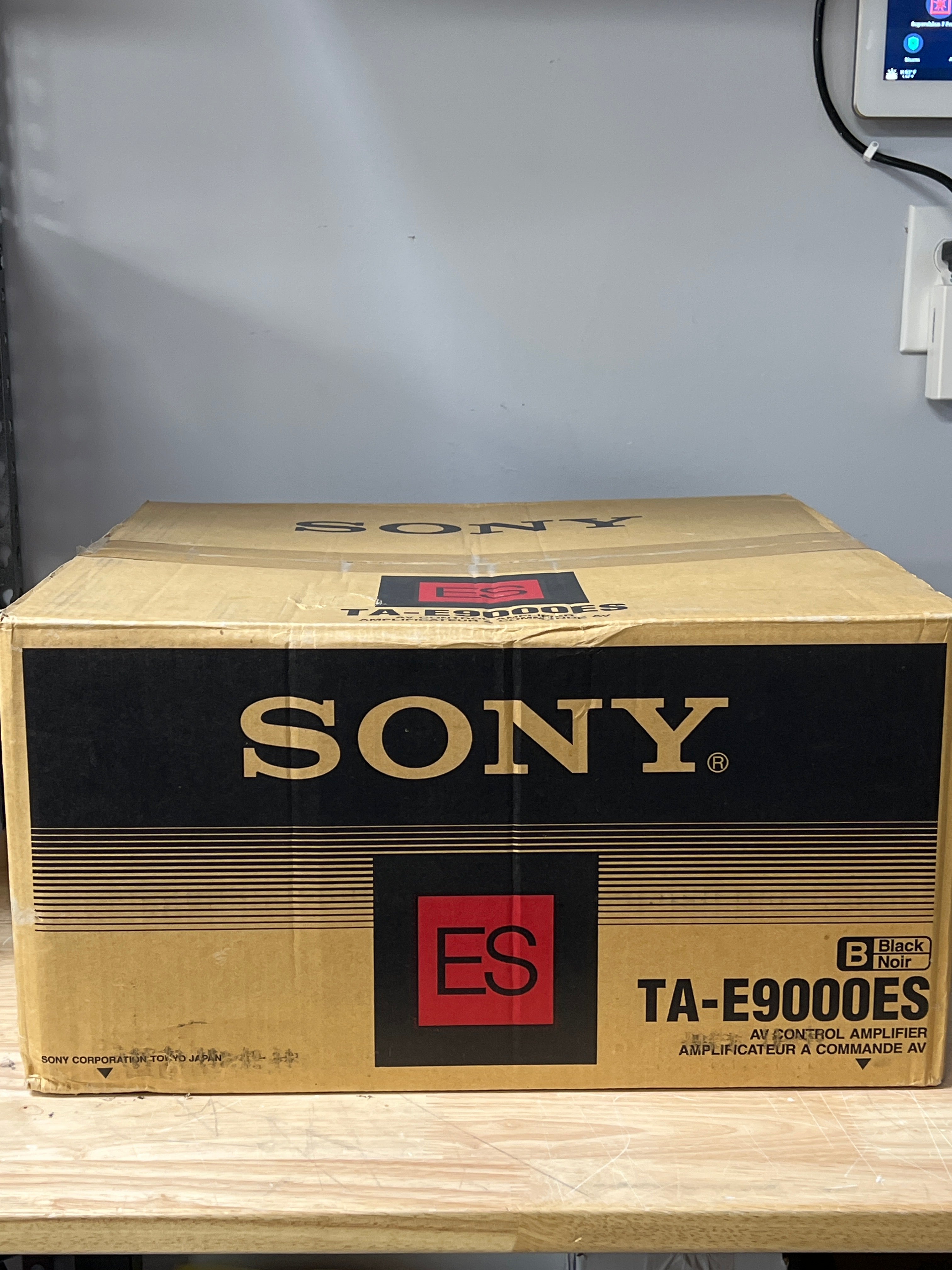 Sony TA-E9000ES Multi Channel Amplifier Digital Processor - Corner damage
