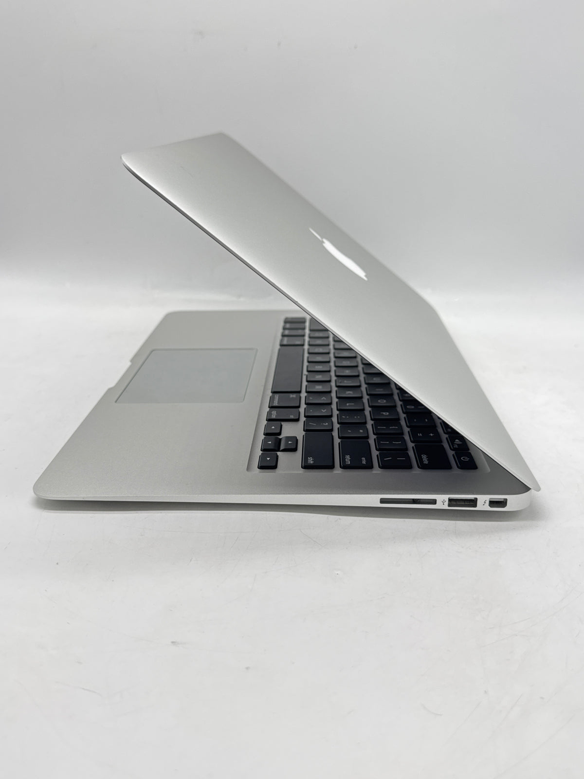 Apple MacBook Air 13in A1466 2015 Core i5 8GB RAM 256GB Flash - Used