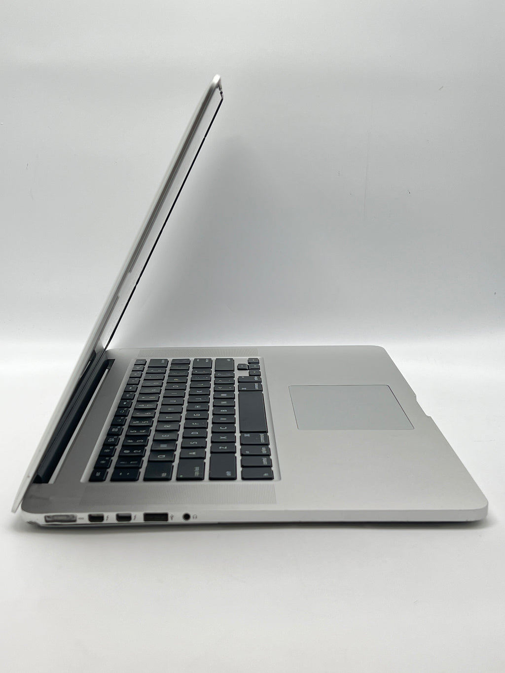 Apple MacBook Pro 15" A1398 Core i7 16GB RAM 256GB SSD - Used (READ)