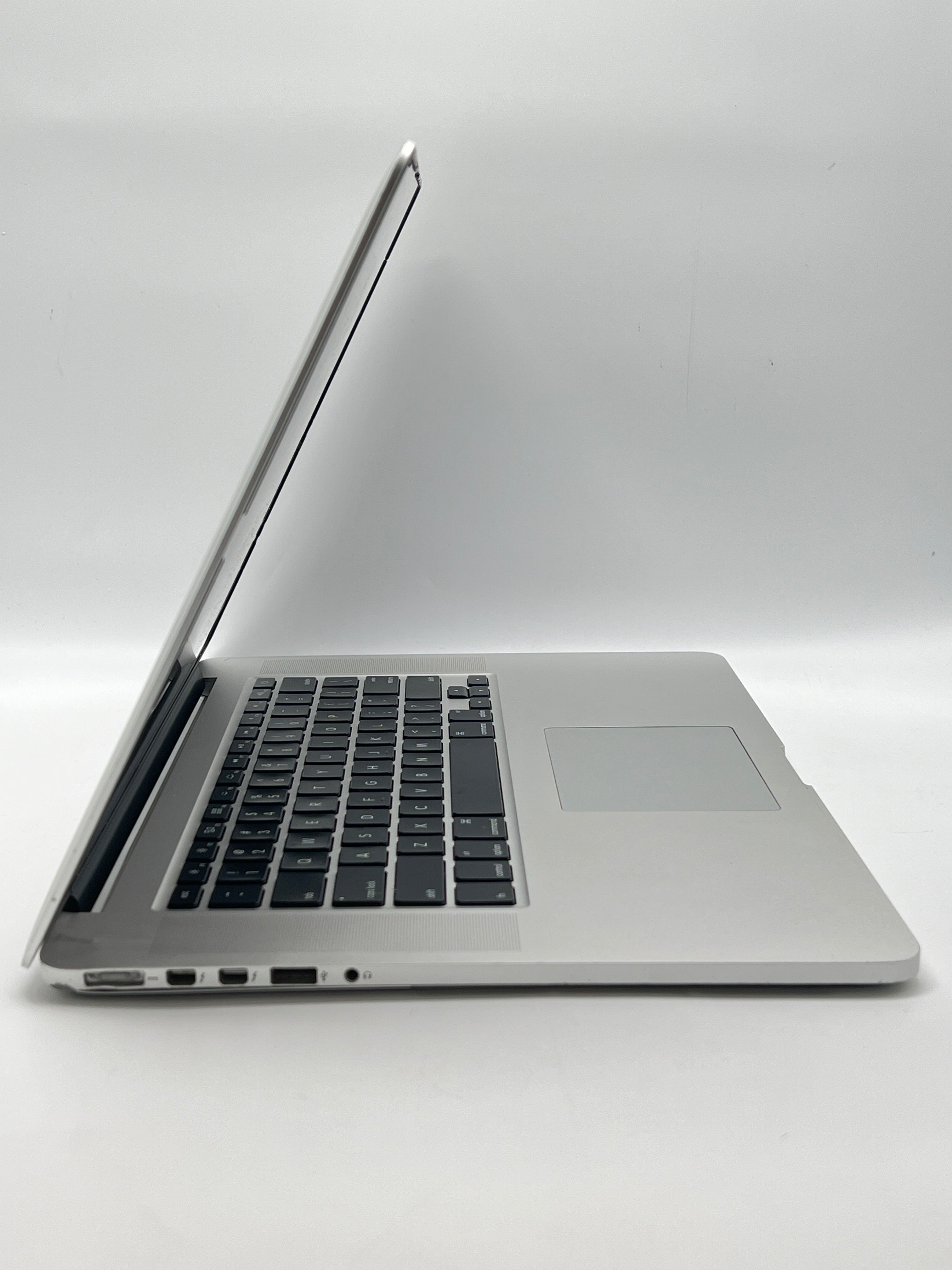 Apple MacBook Pro 15" A1398 Core i7 16GB RAM 256GB SSD - Used (READ)