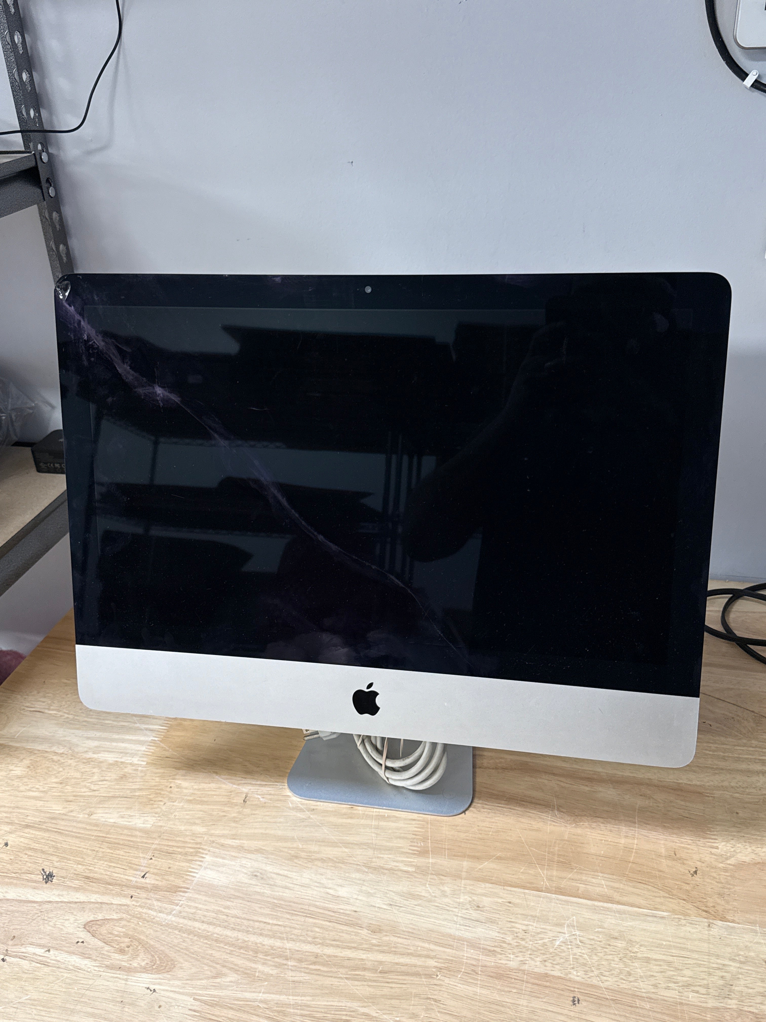Apple iMac 21.5" 4K A1418 i5 8GB RAM 1TB HDD 2017 - For Parts