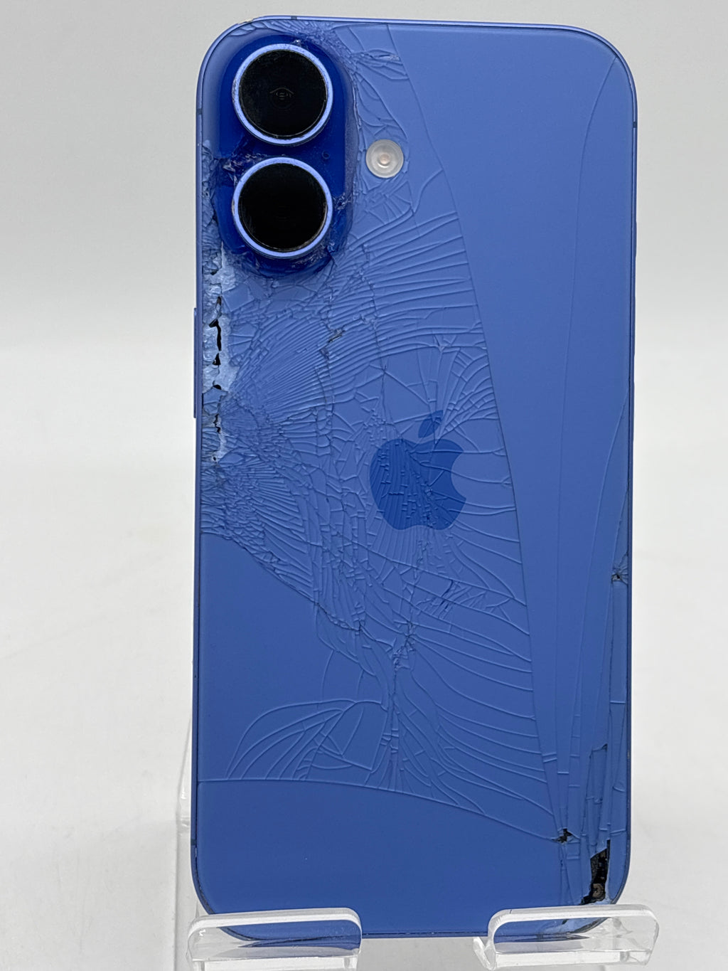 Apple iPhone 16 128 GB Blue Unlocked - for Parts (Cracked Back)
