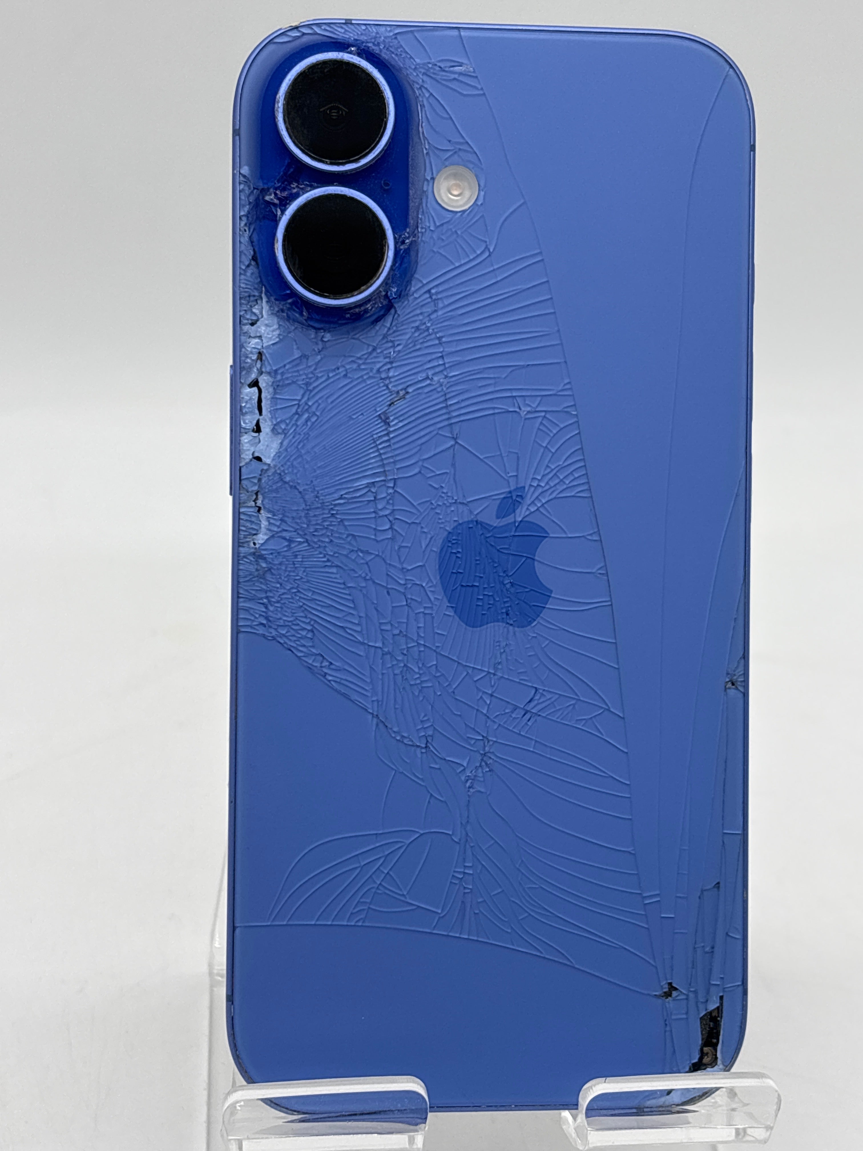 Apple iPhone 16 128 GB Blue Unlocked - for Parts (Cracked Back)
