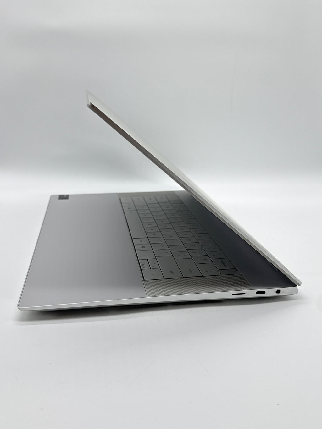Dell XPS 16 9640 Ultra 9 64GB RAM 4TB SSD RTX 4060 Touch 4K OLED