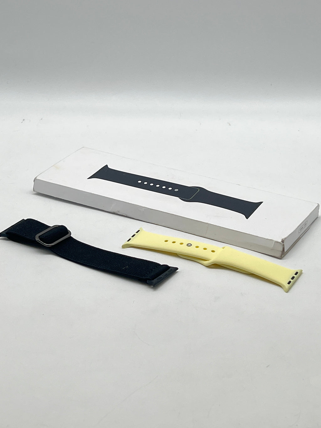 Apple Watch SE 2 GPS A2722 Midnight With 2 Extra Bands - Used