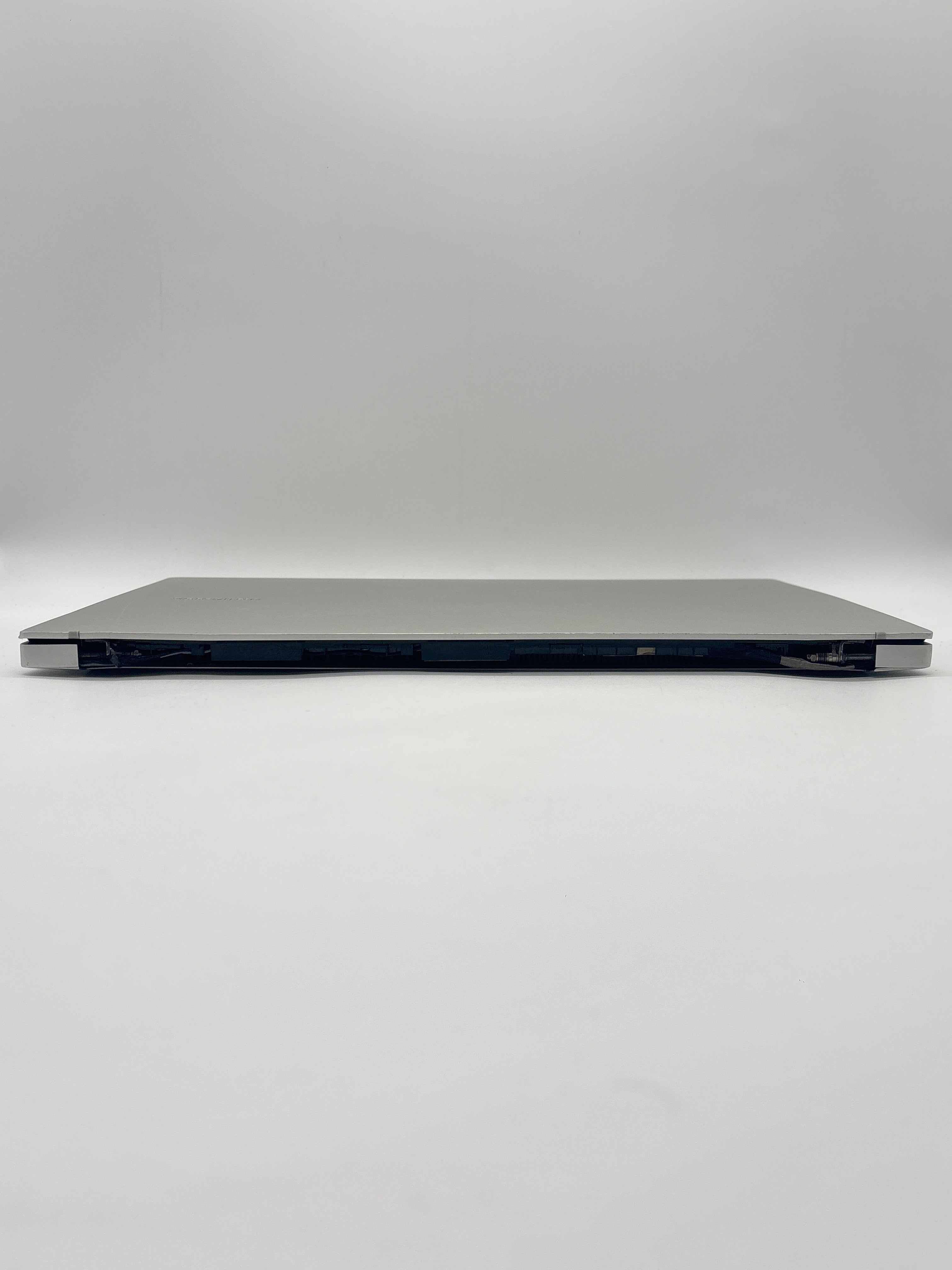 Samsung np750tda i5-1135g7 8GB RAM 256GB SSD - For parts (Read DESC)