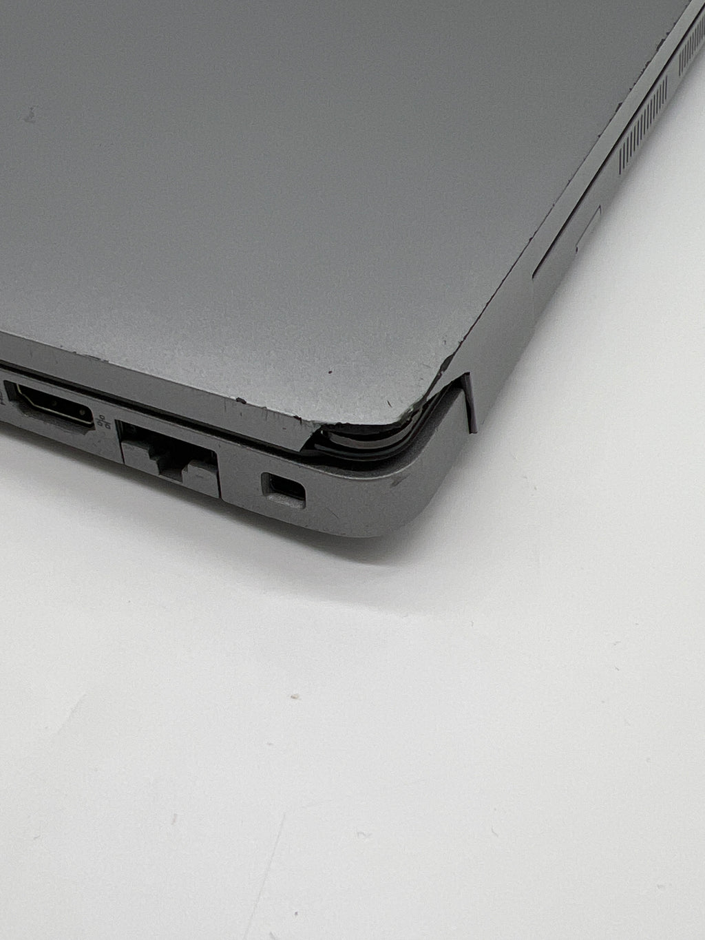 Dell Latitude 5430 14 in Intel Core i7 12th Gen 32 GB RAM 512 GB SSD Silver Used